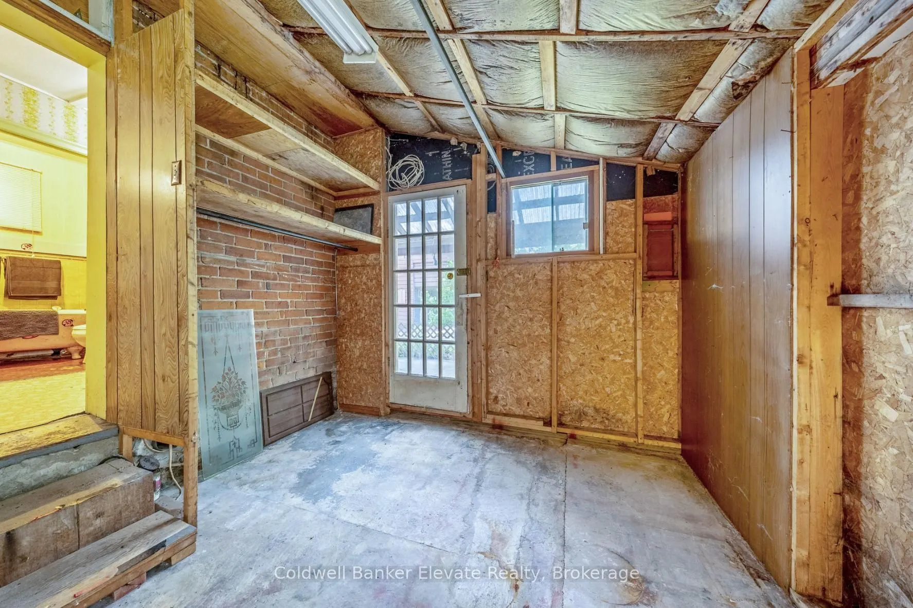 53 Willow Street N