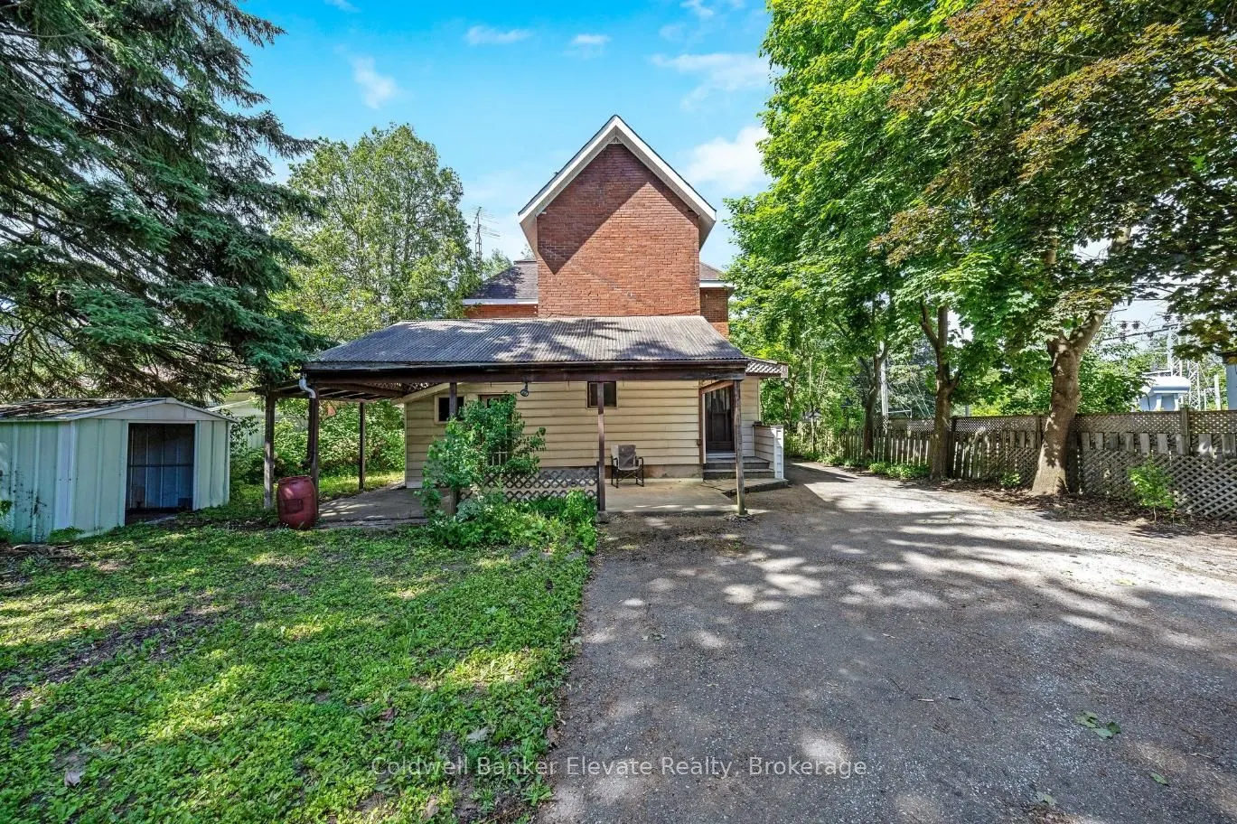 53 Willow Street N