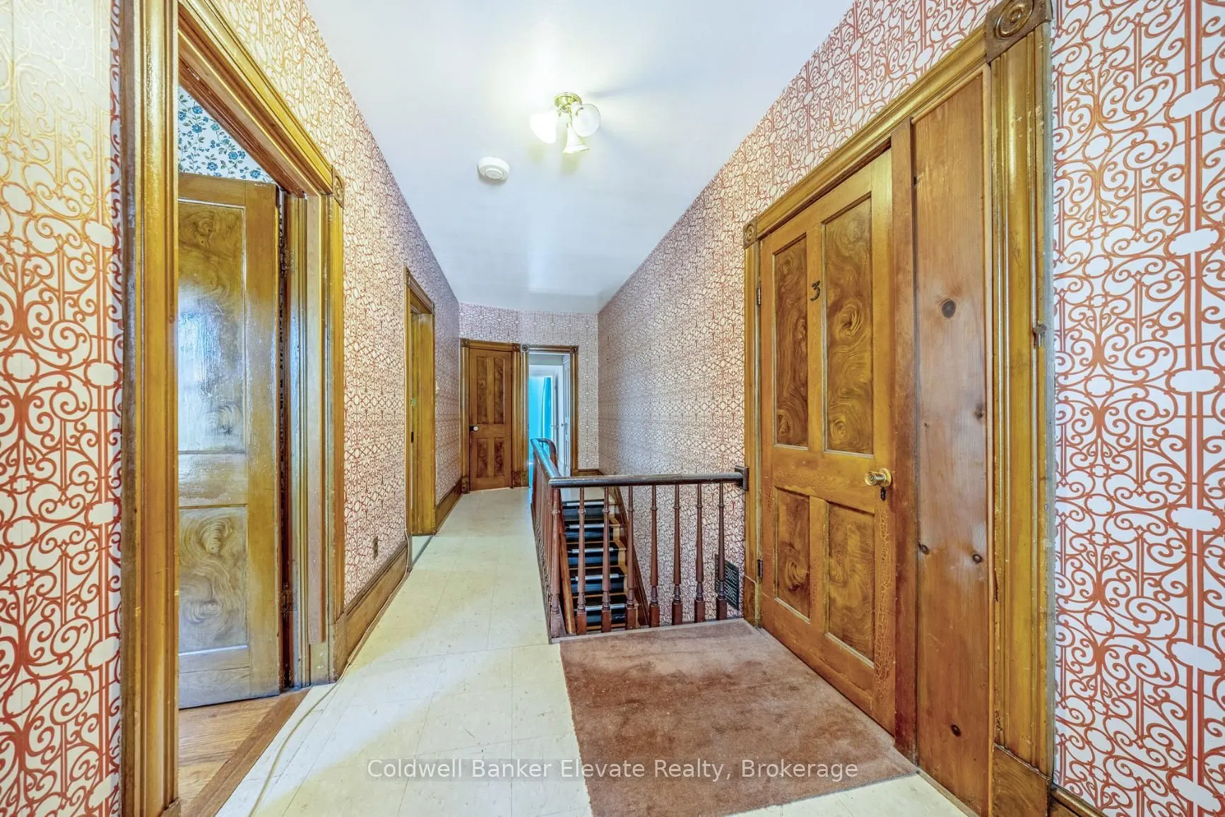 53 Willow Street N