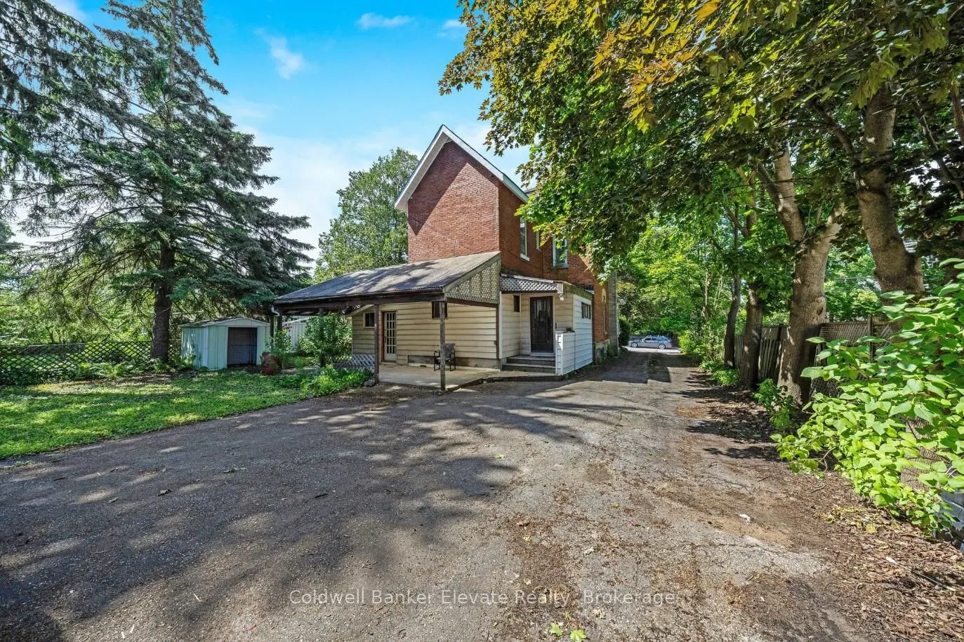53 Willow Street N