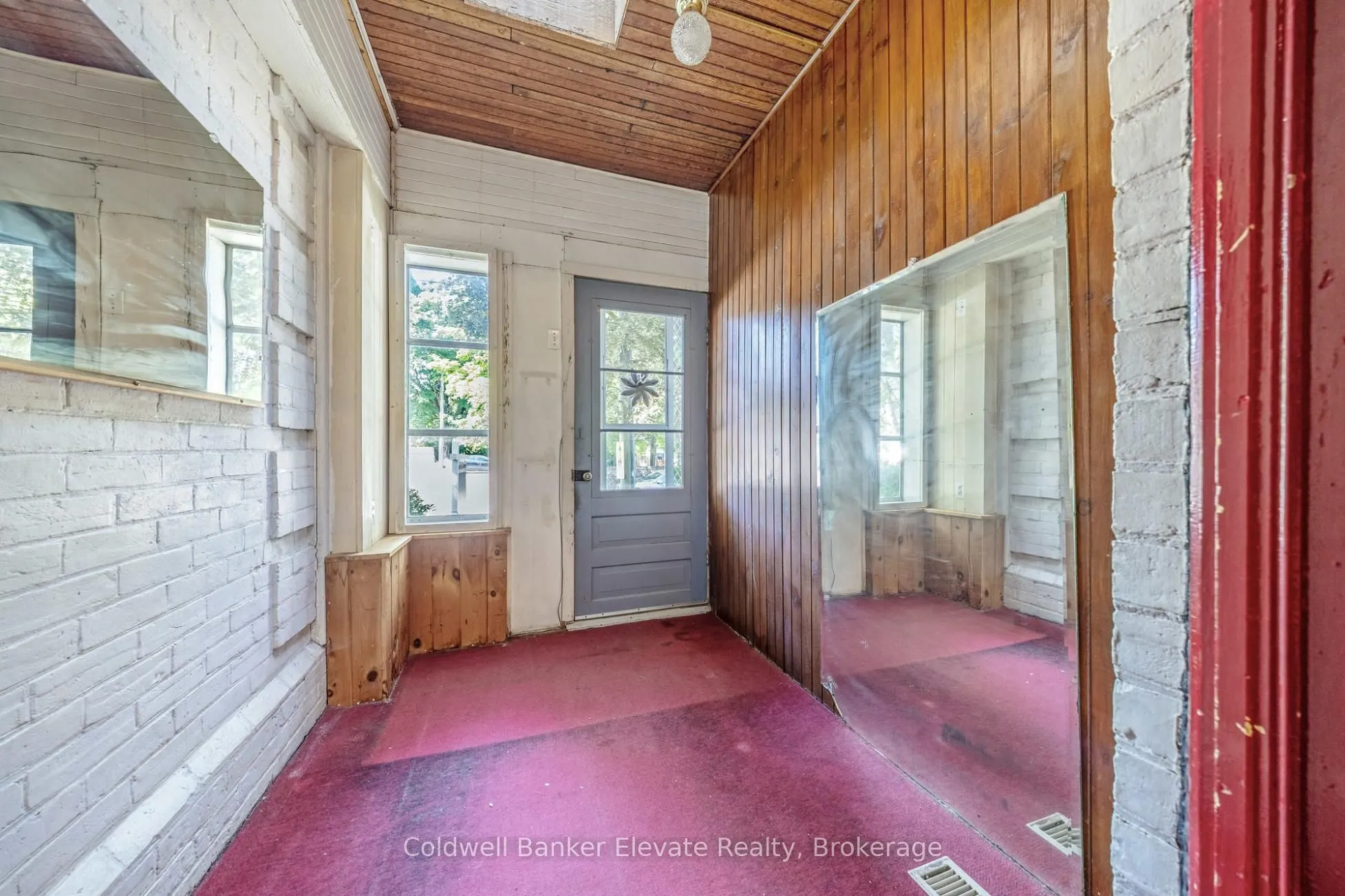 53 Willow Street N