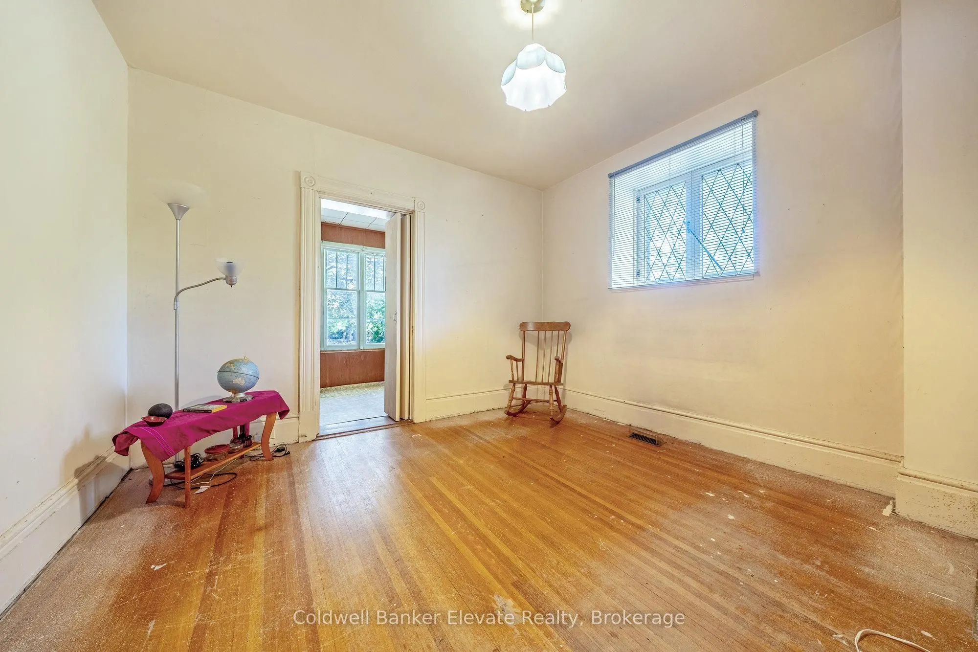 53 Willow Street N