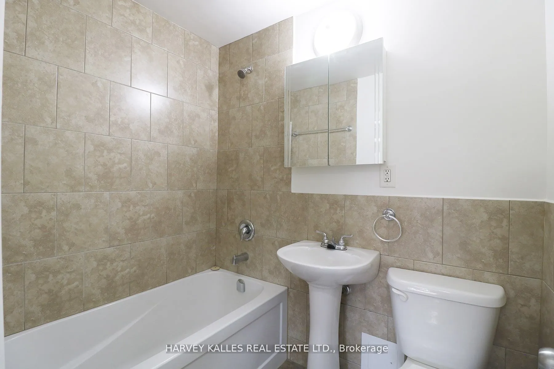 500 Gilbert Avenue, #209
