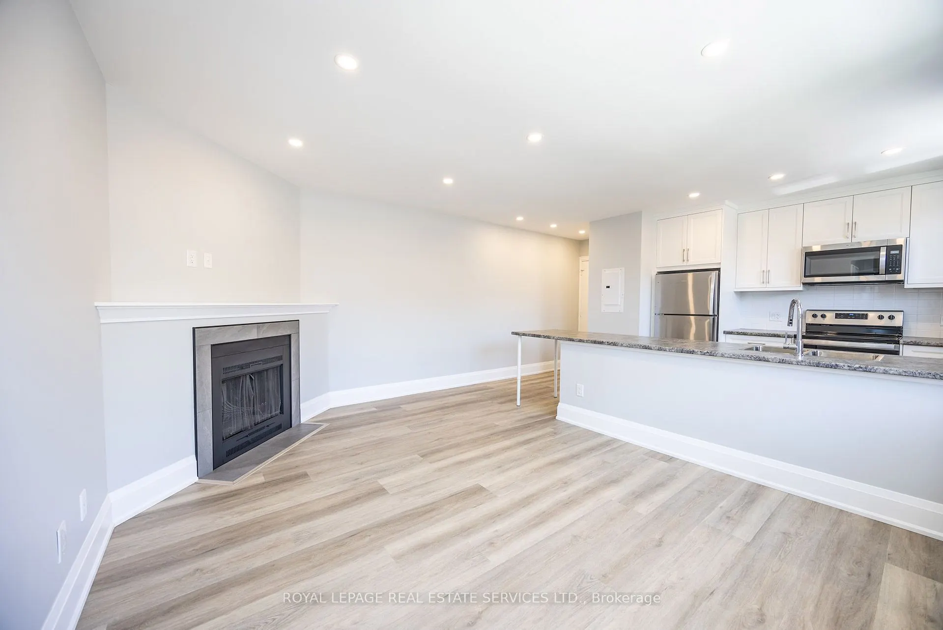 322 Lakeshore Road W, #9
