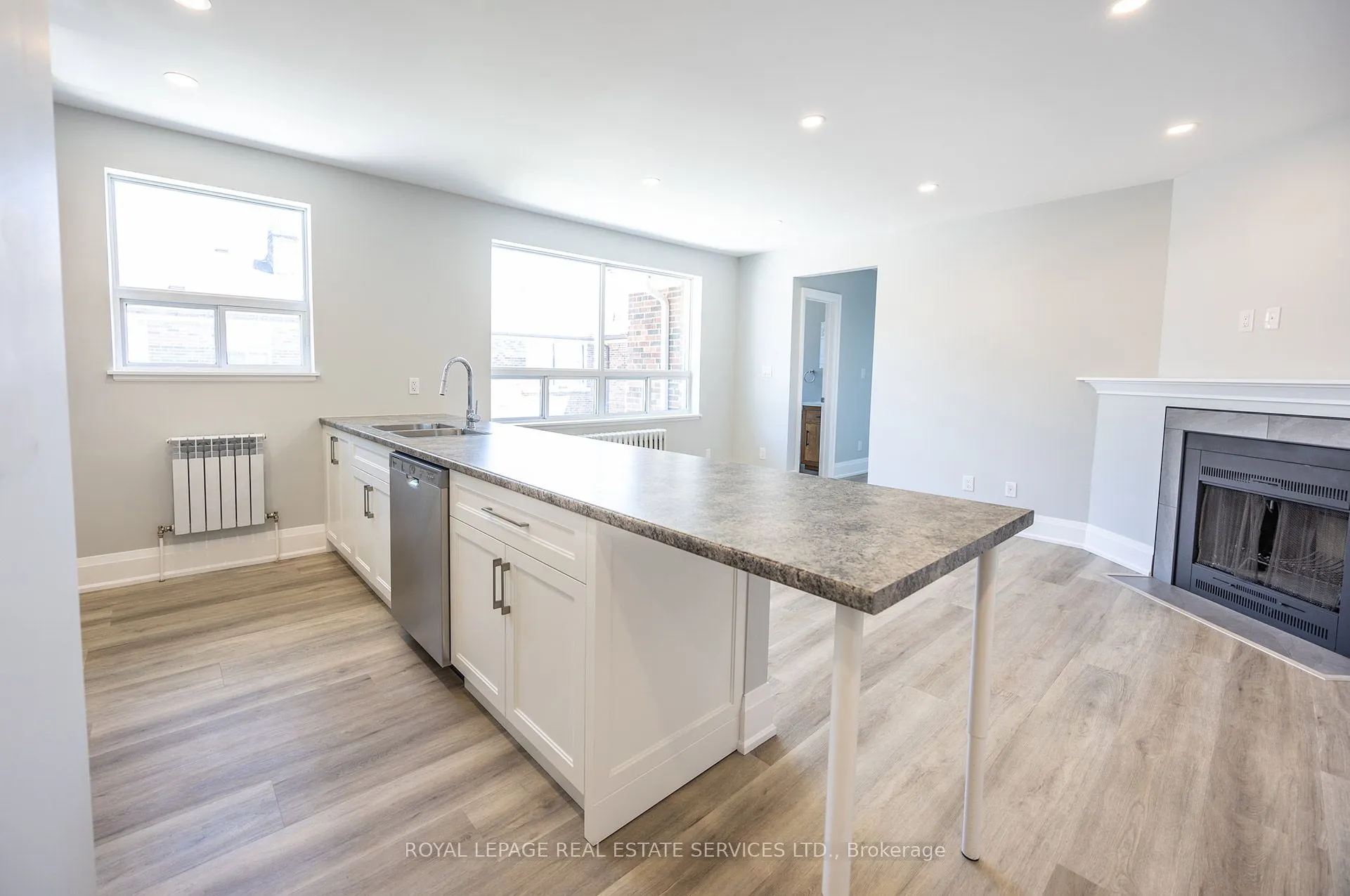 322 Lakeshore Road W, #9