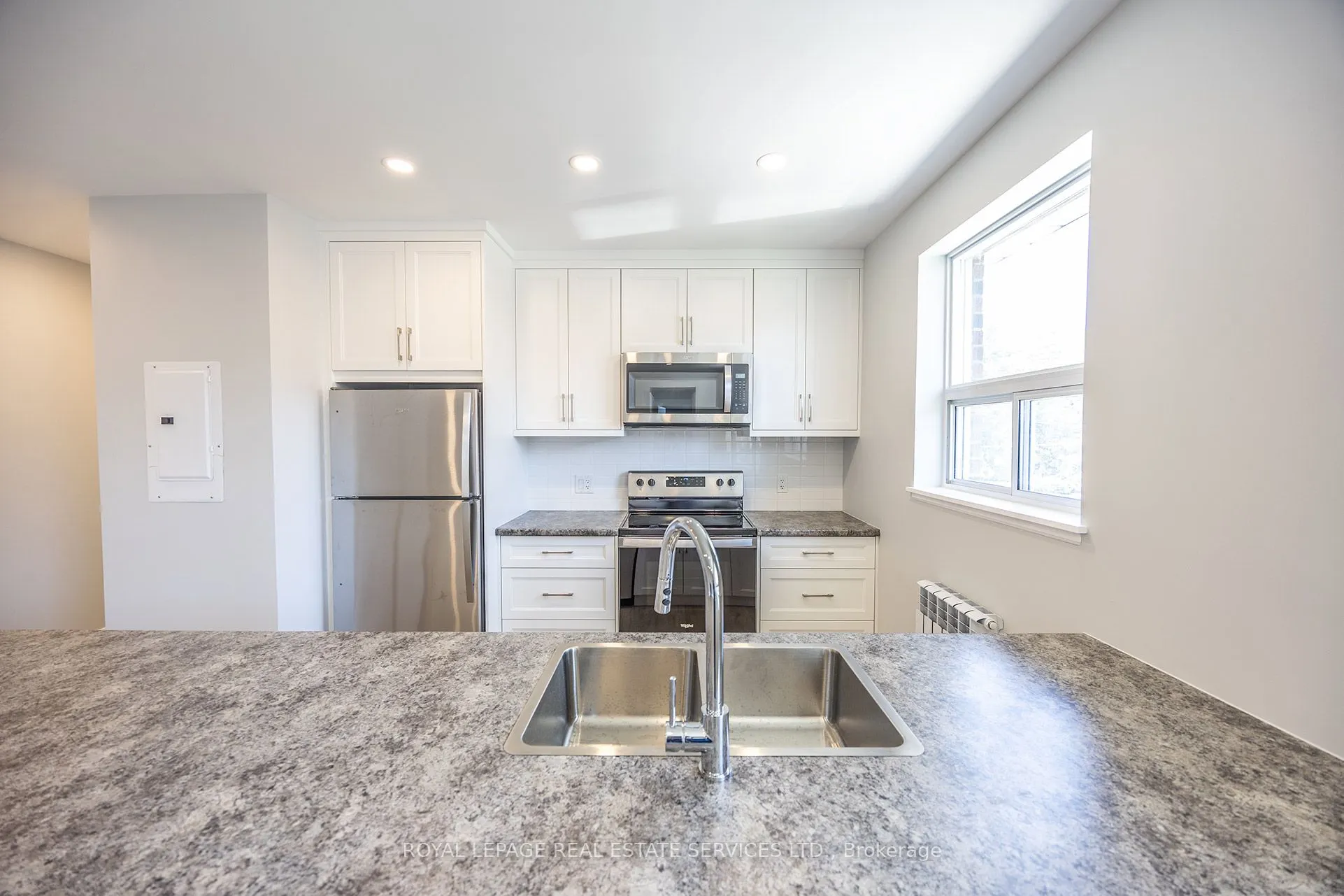 322 Lakeshore Road W, #9