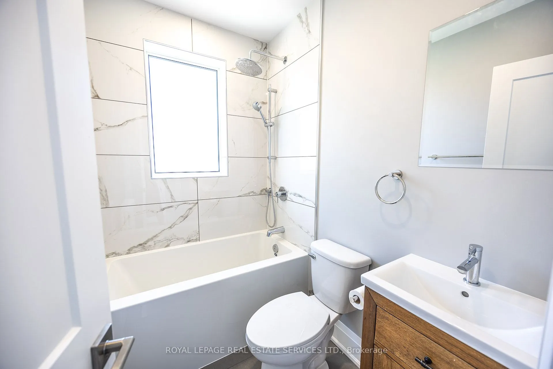 322 Lakeshore Road W, #9