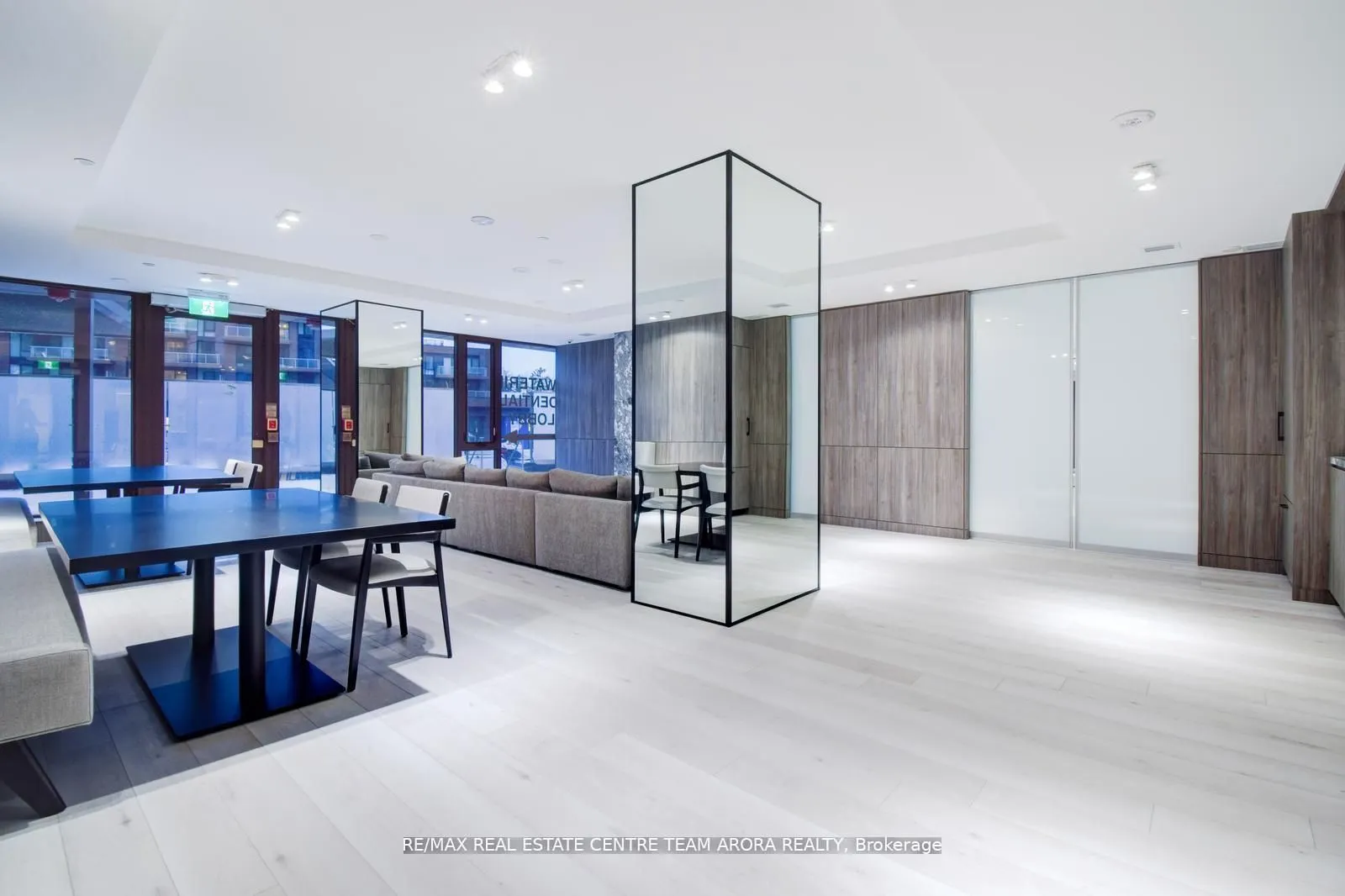 215 Lakeshore Road W, #437