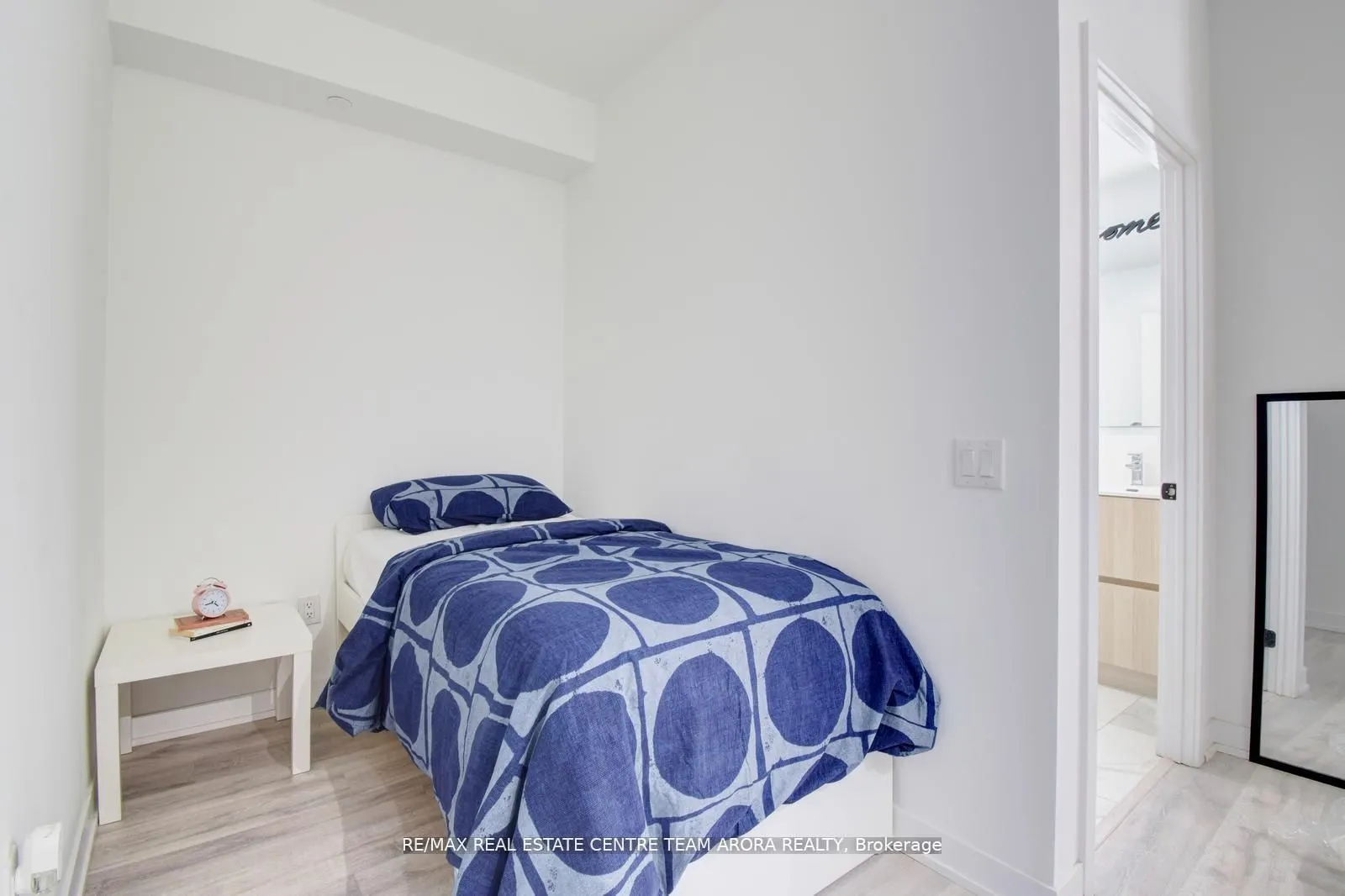 215 Lakeshore Road W, #437
