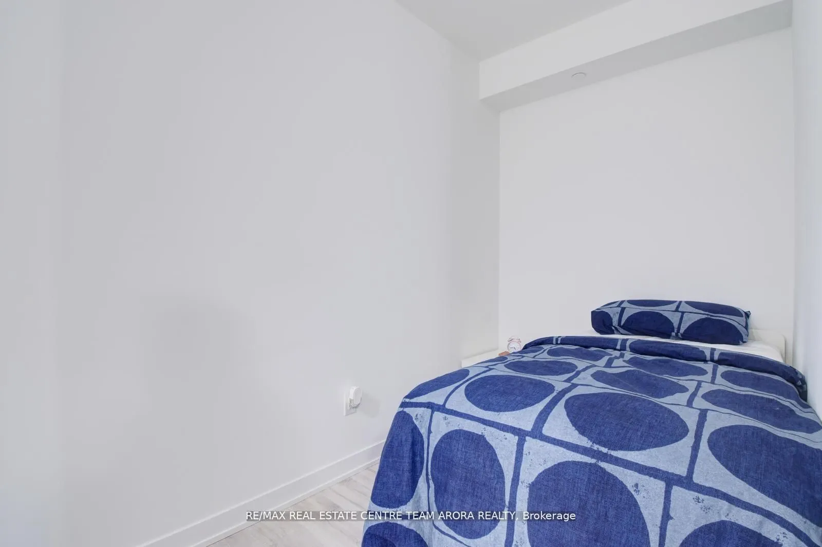 215 Lakeshore Road W, #437