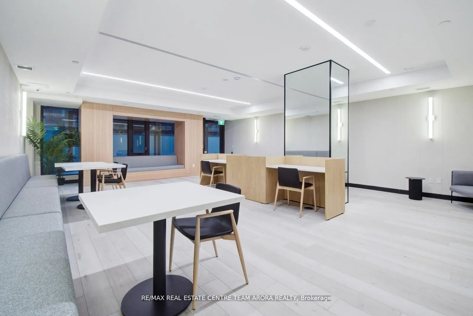 215 Lakeshore Road W, #437