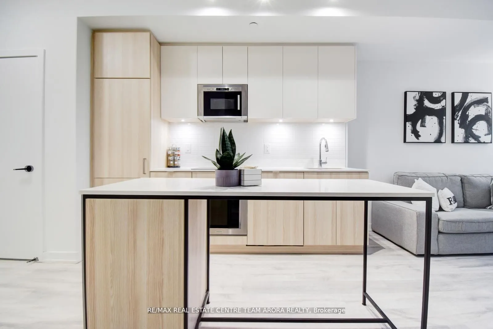 215 Lakeshore Road W, #437
