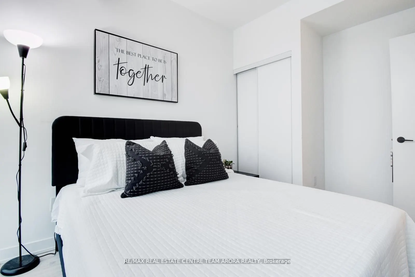 215 Lakeshore Road W, #437
