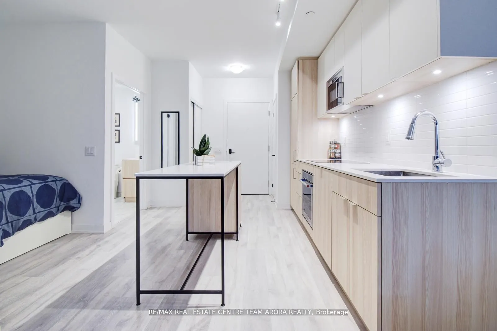 215 Lakeshore Road W, #437