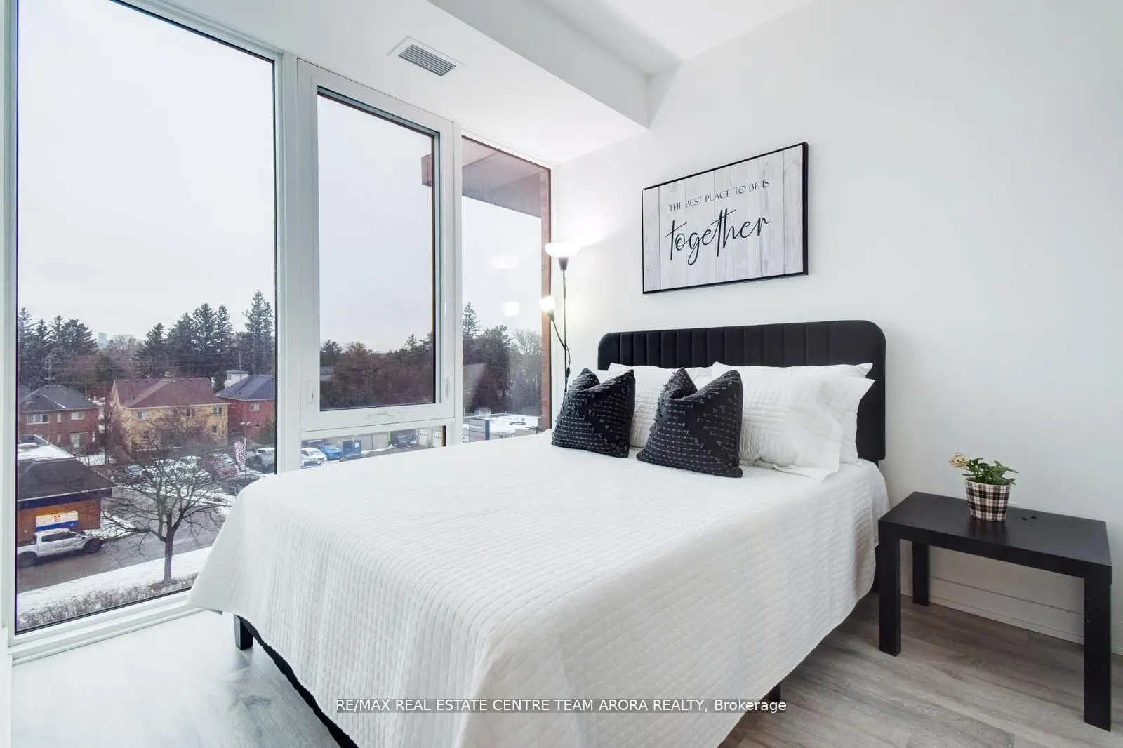 215 Lakeshore Road W, #437