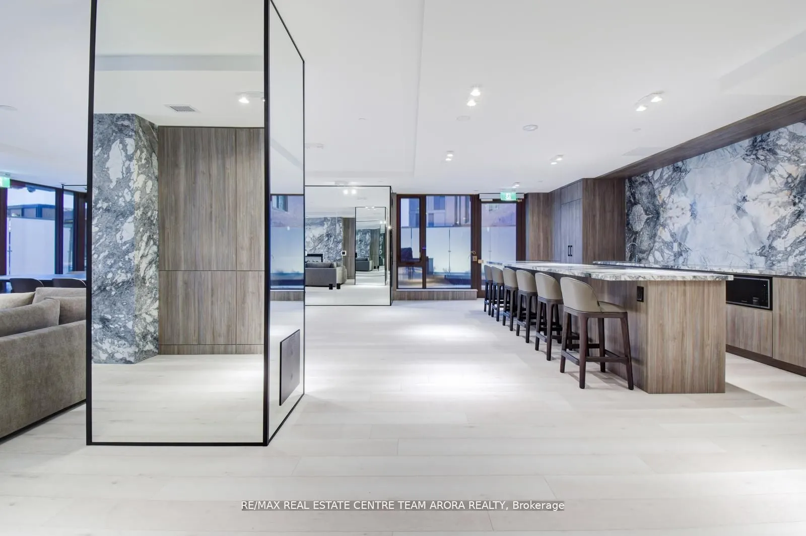 215 Lakeshore Road W, #437