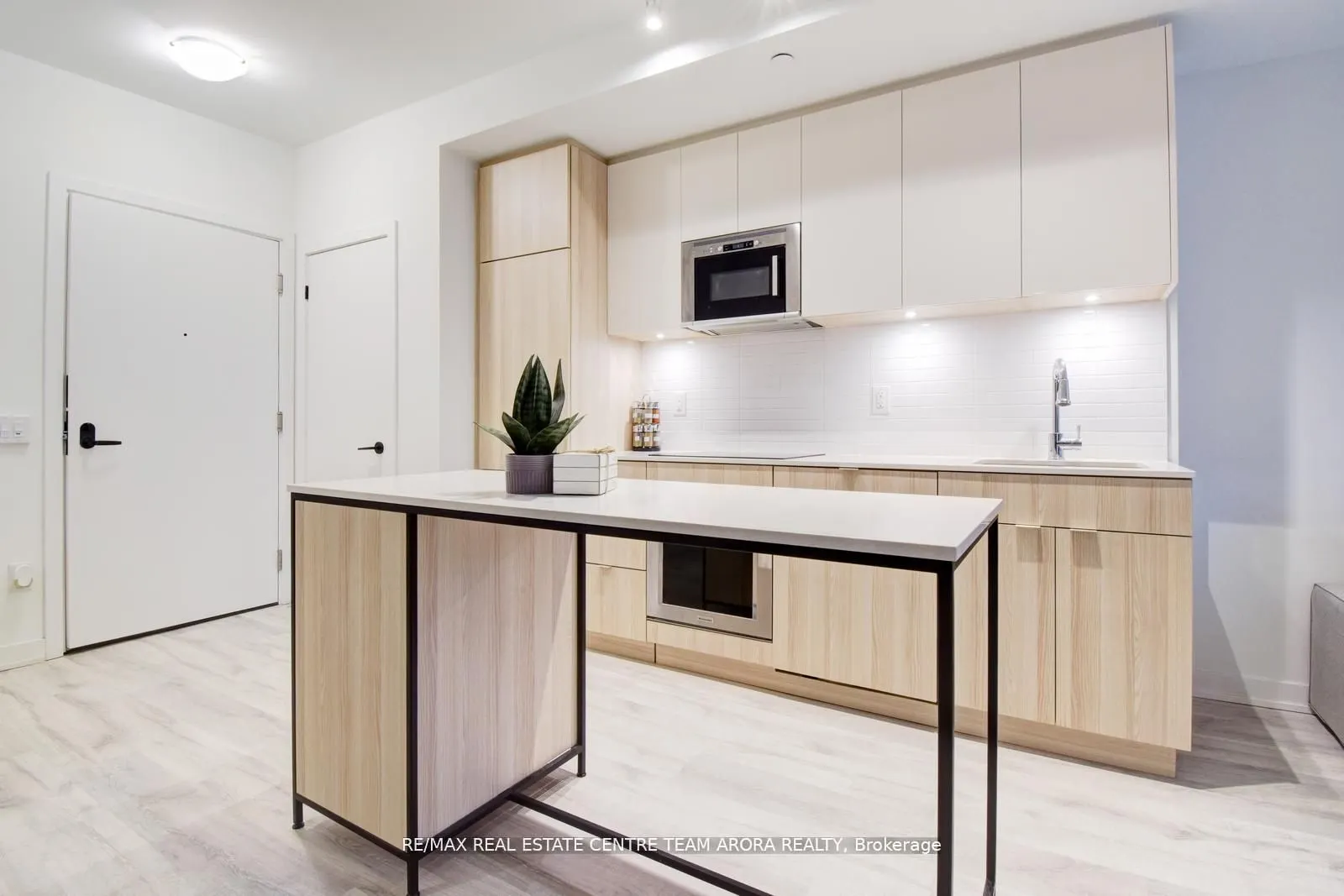 215 Lakeshore Road W, #437