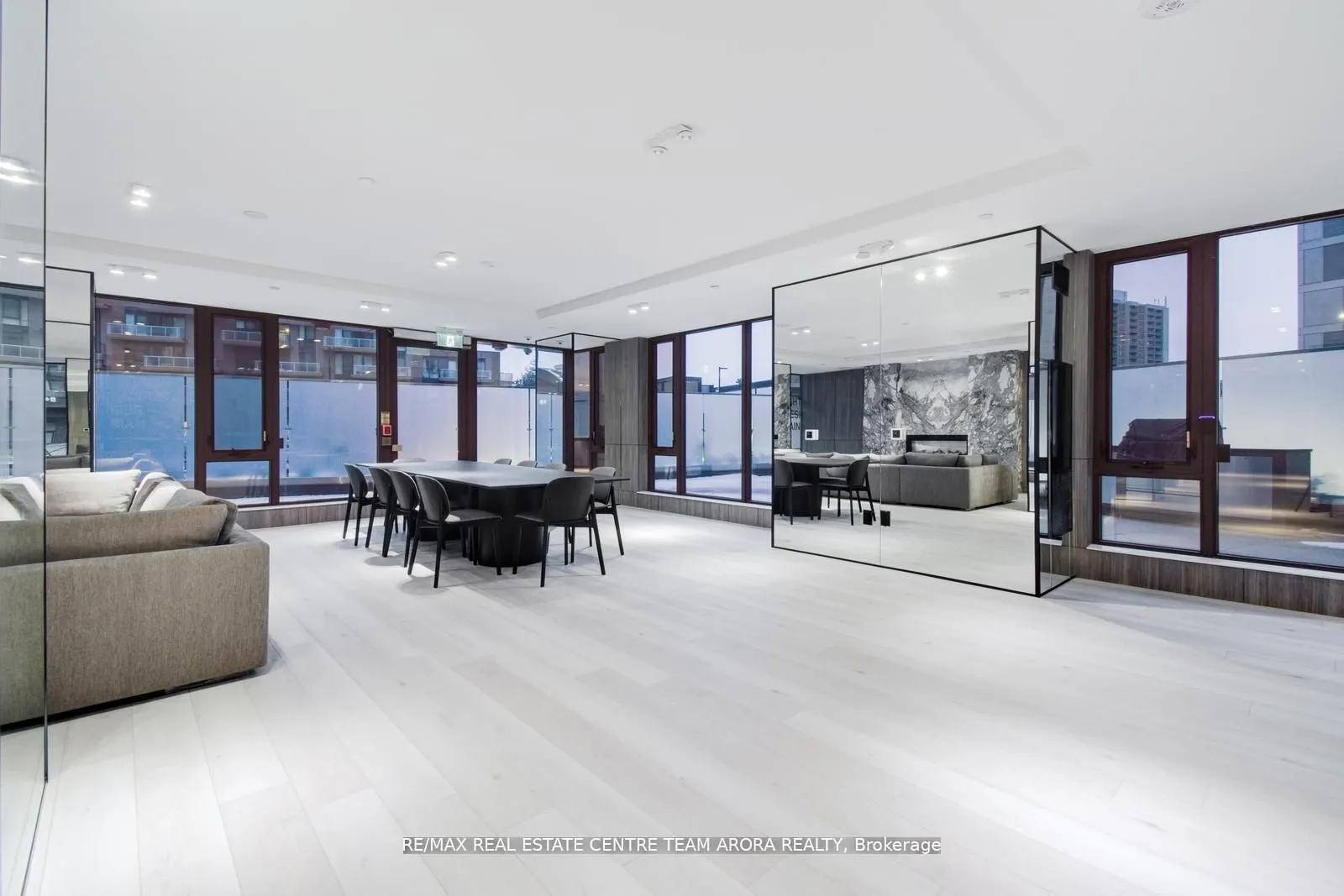 215 Lakeshore Road W, #437