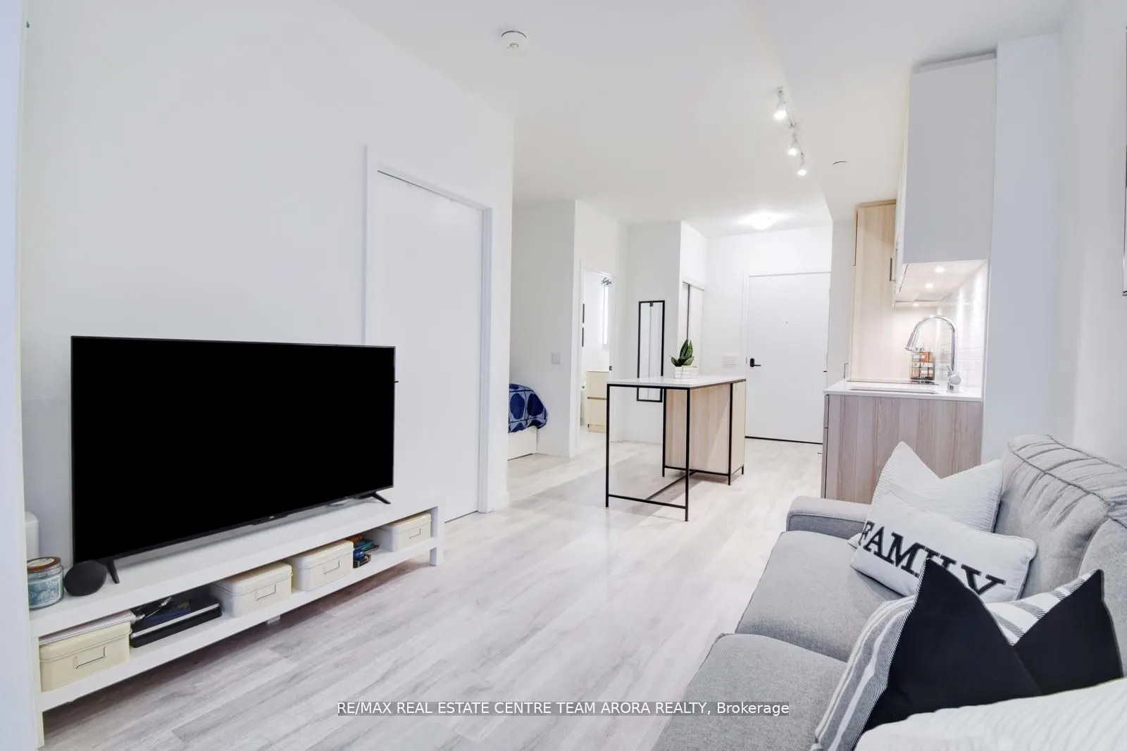 215 Lakeshore Road W, #437