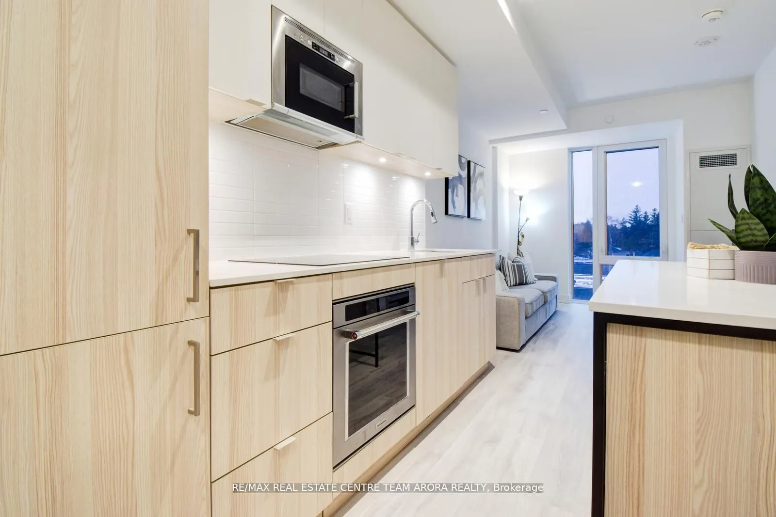 215 Lakeshore Road W, #437