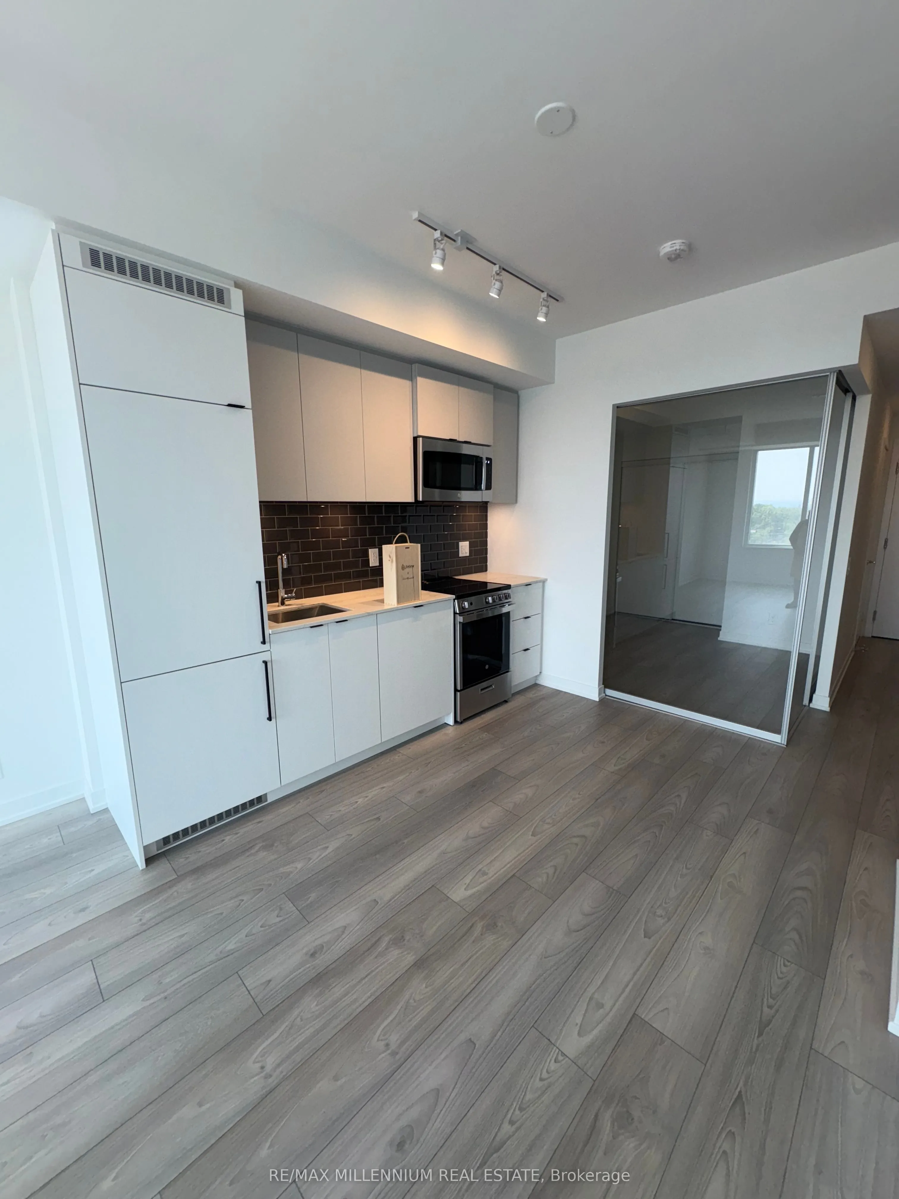 1182 King Street, #616