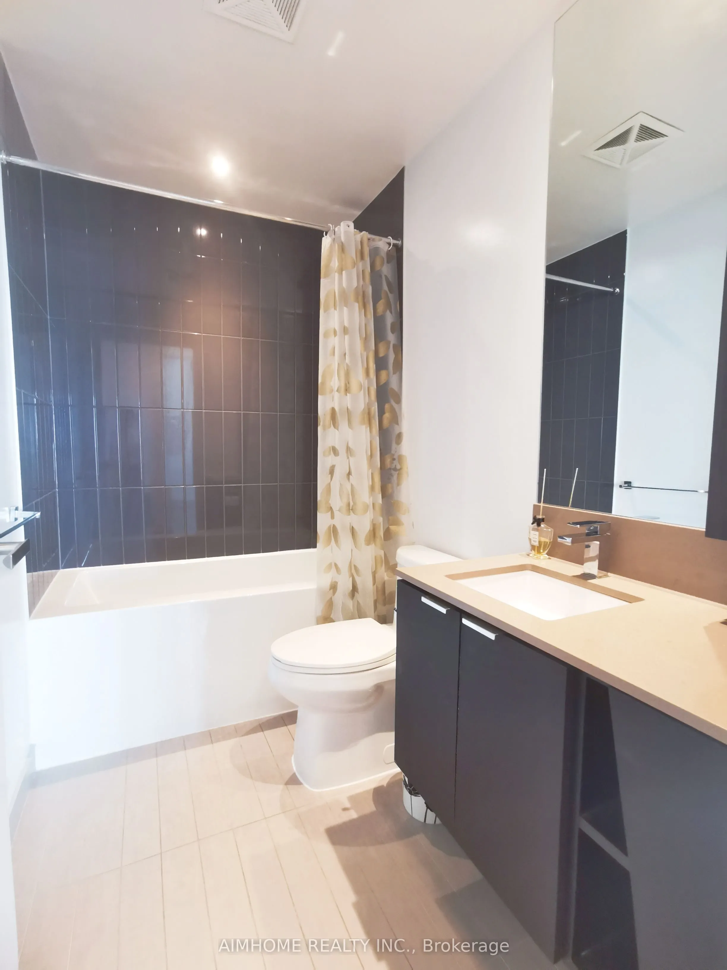 3883 Quartz Road N, #5404