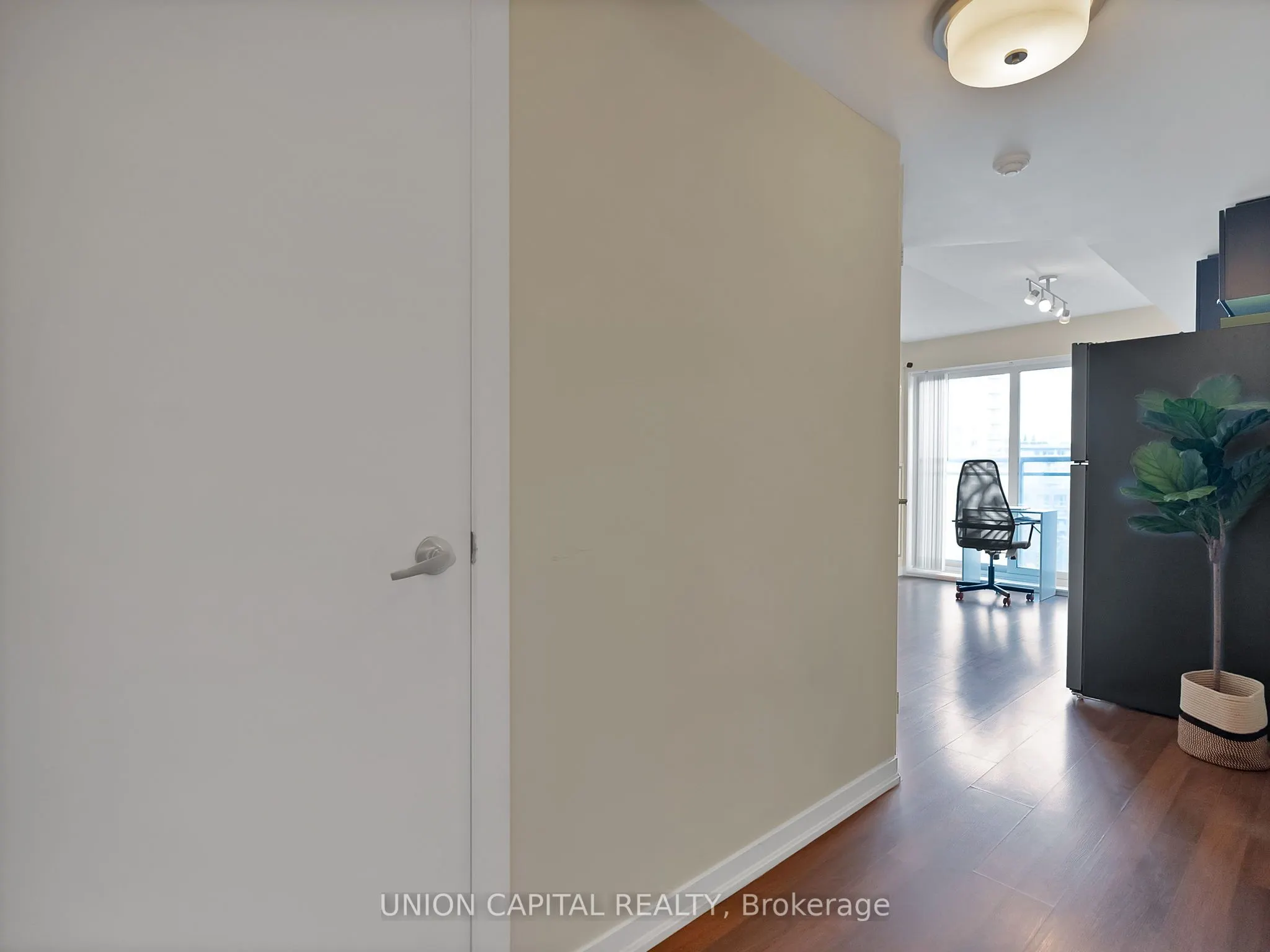 38 Joe Shuster Way, #919