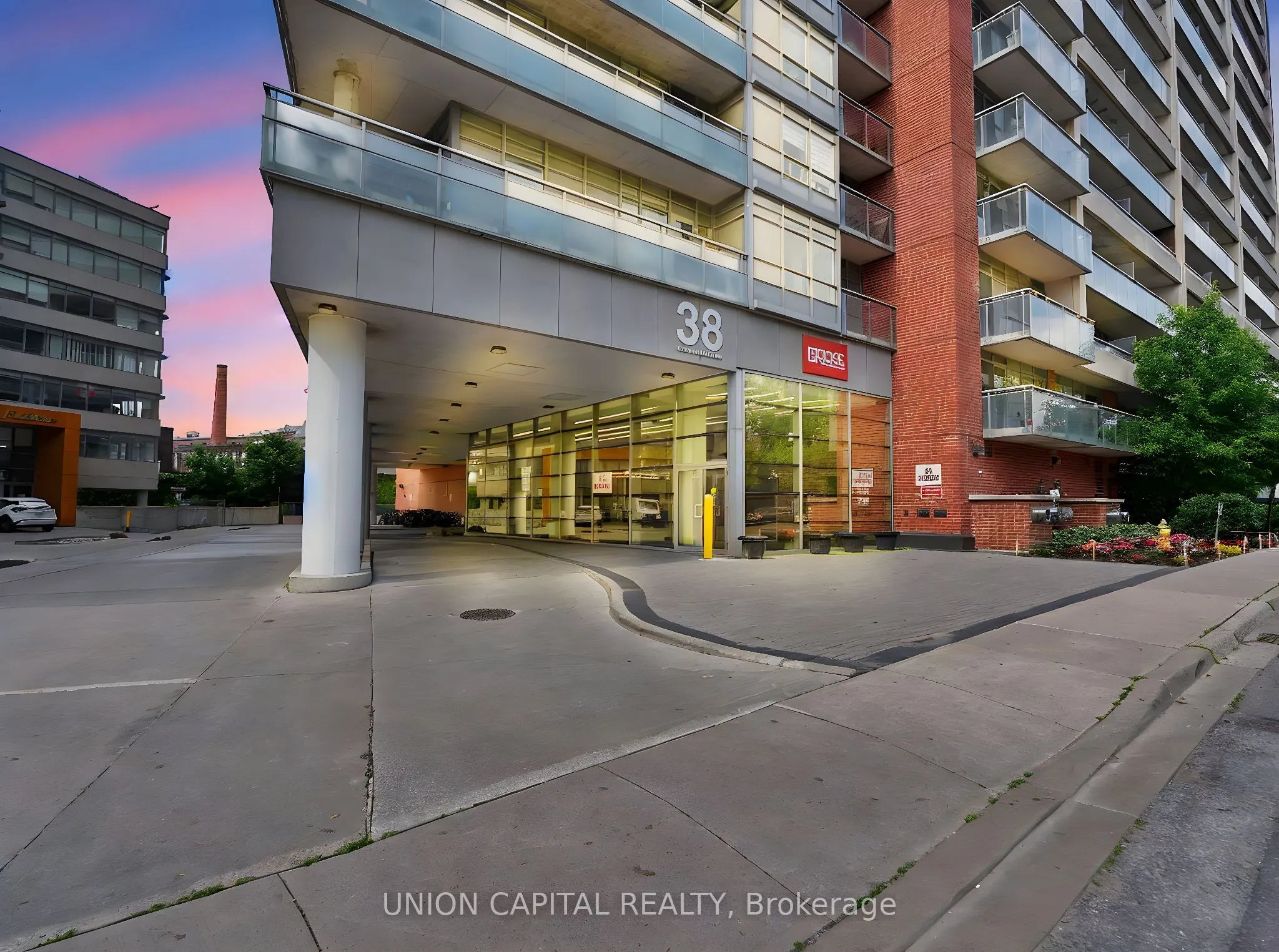 38 Joe Shuster Way, #919