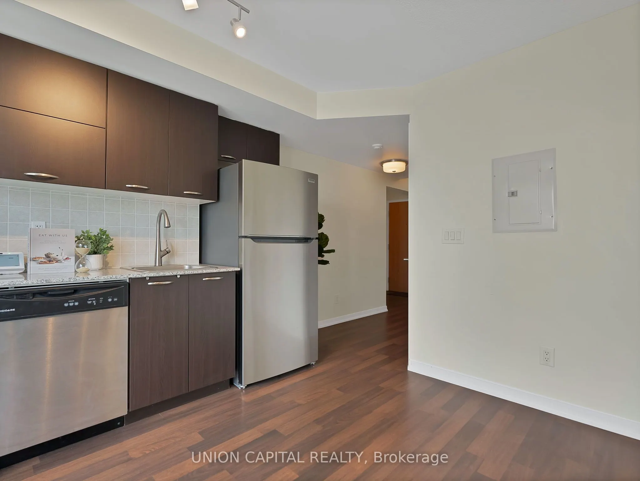 38 Joe Shuster Way, #919