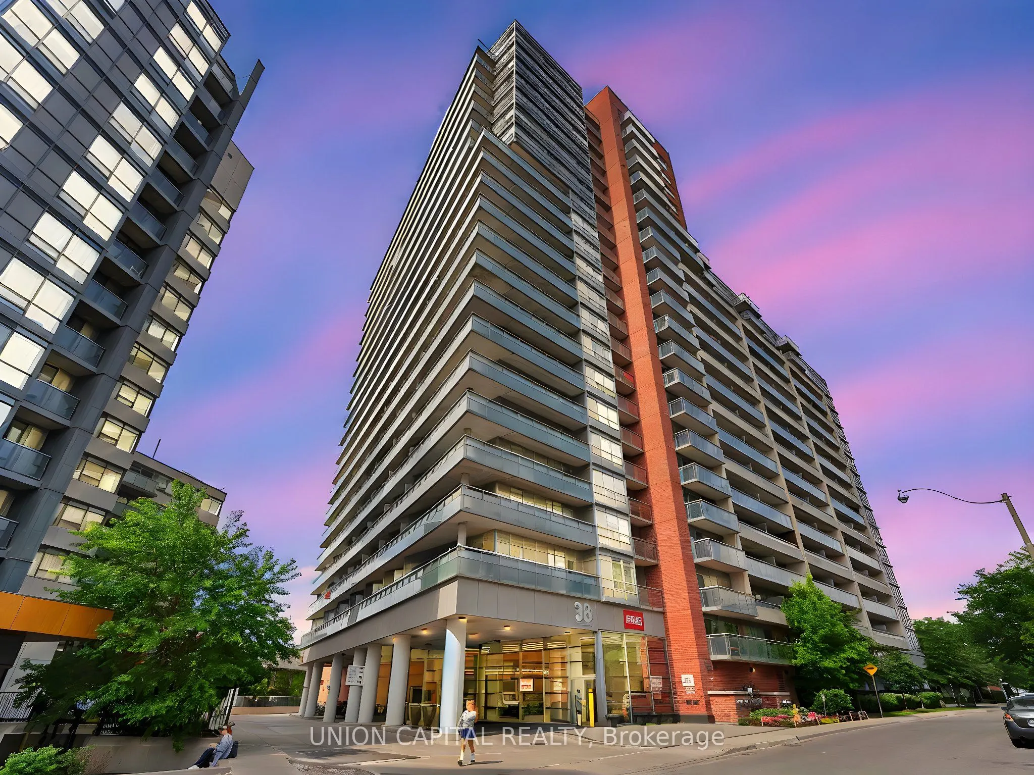 38 Joe Shuster Way, #919