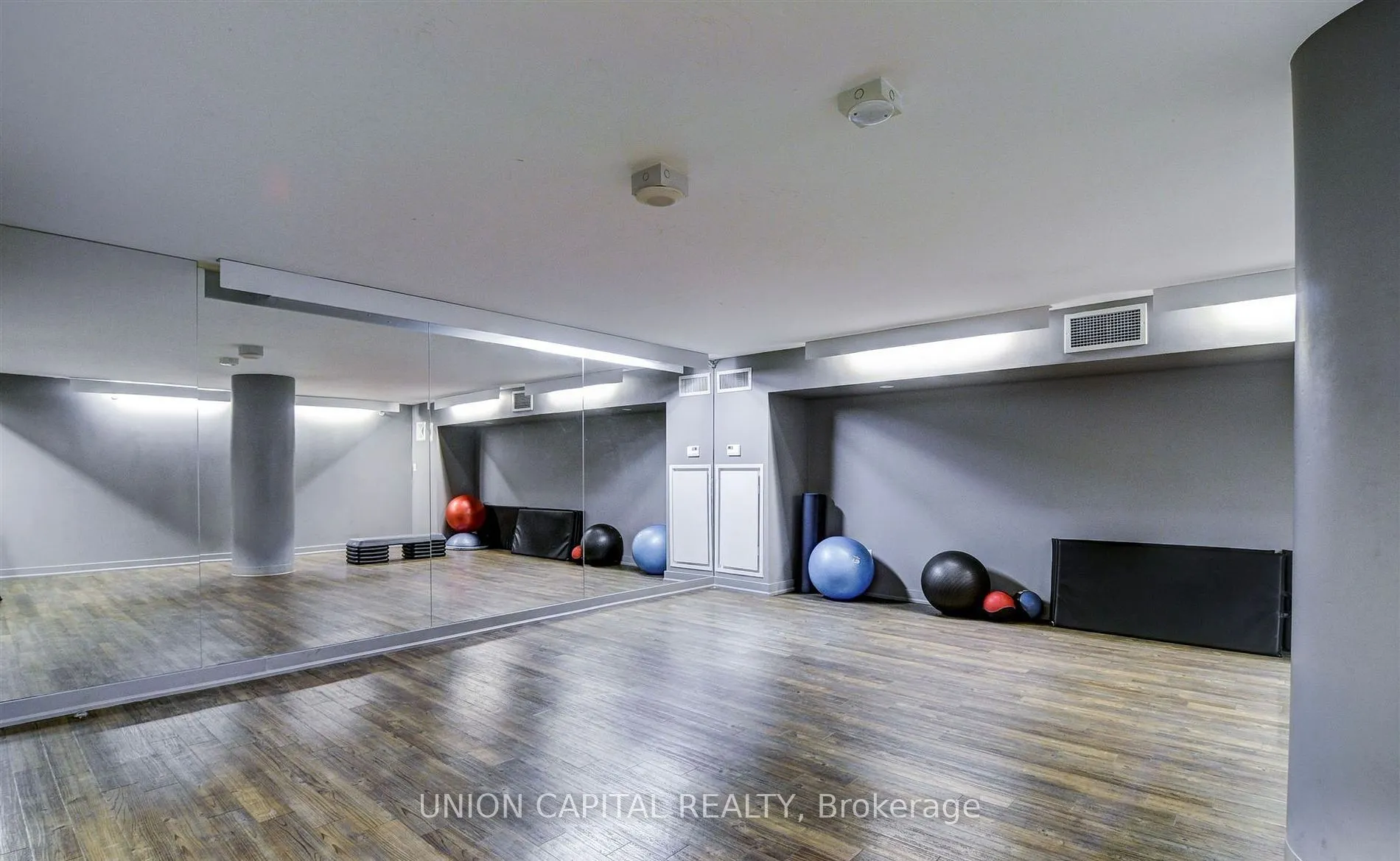 38 Joe Shuster Way, #919