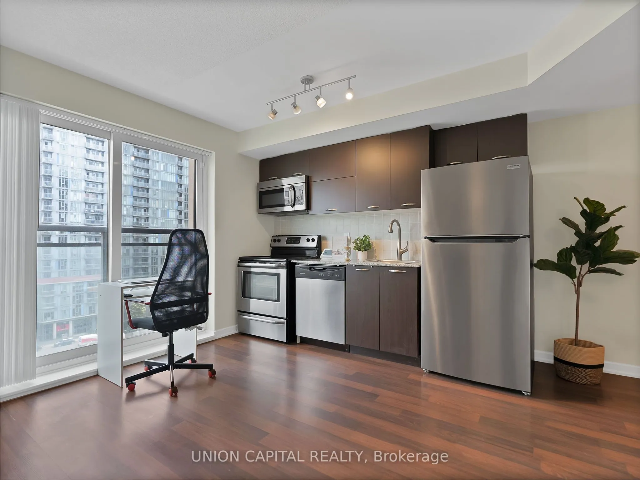 38 Joe Shuster Way, #919
