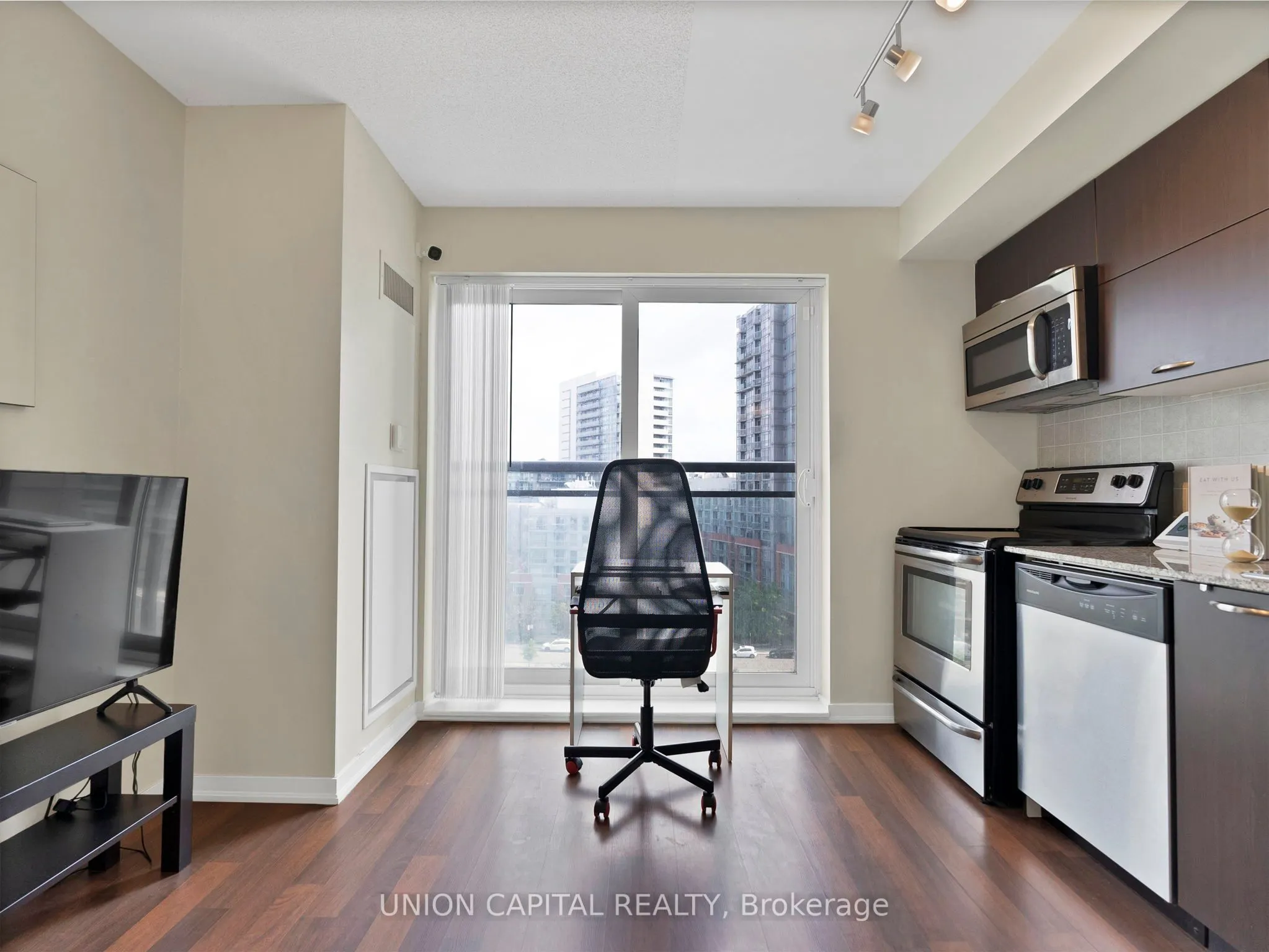 38 Joe Shuster Way, #919