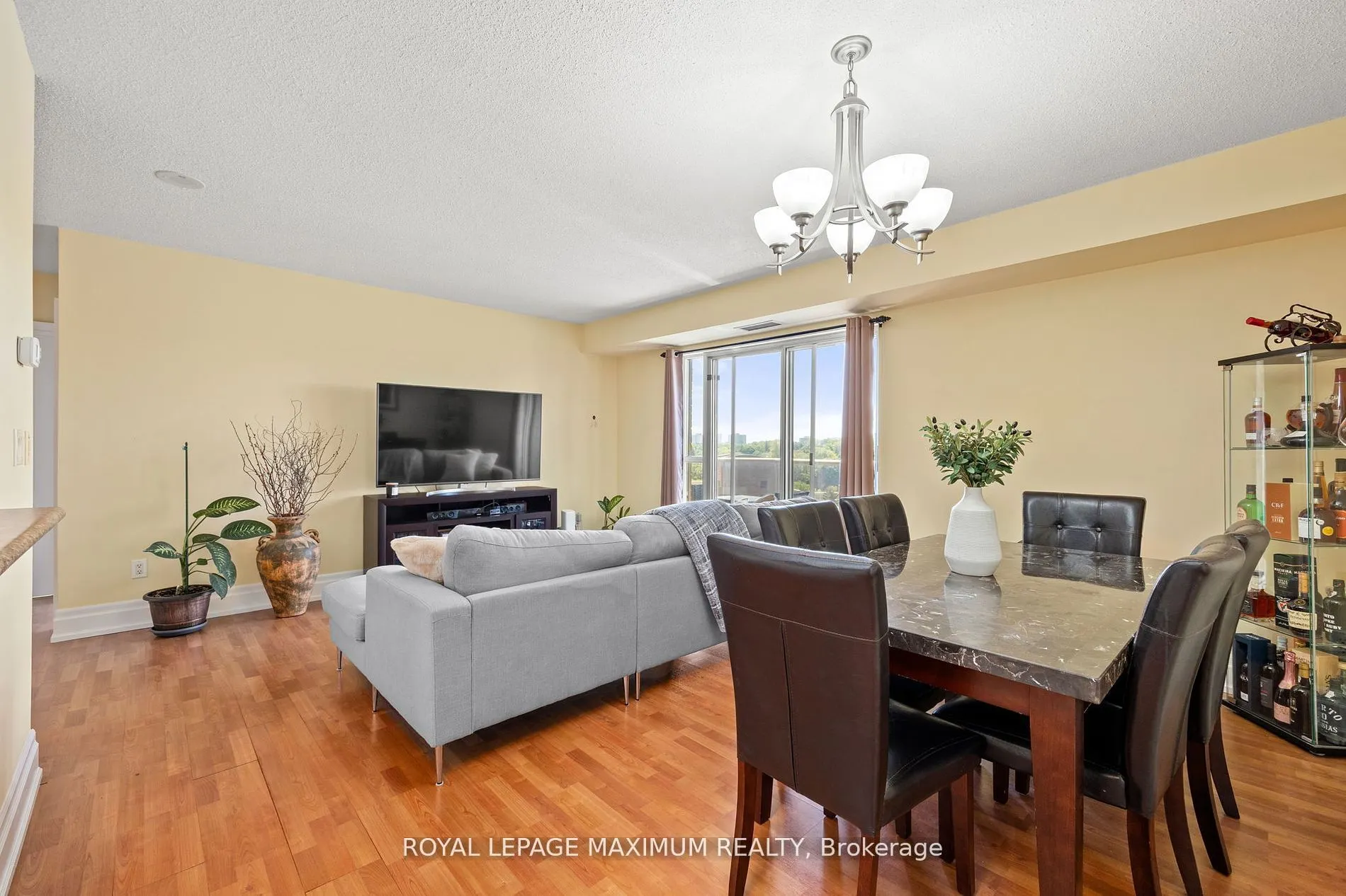2088 Lawrence Avenue W, #807