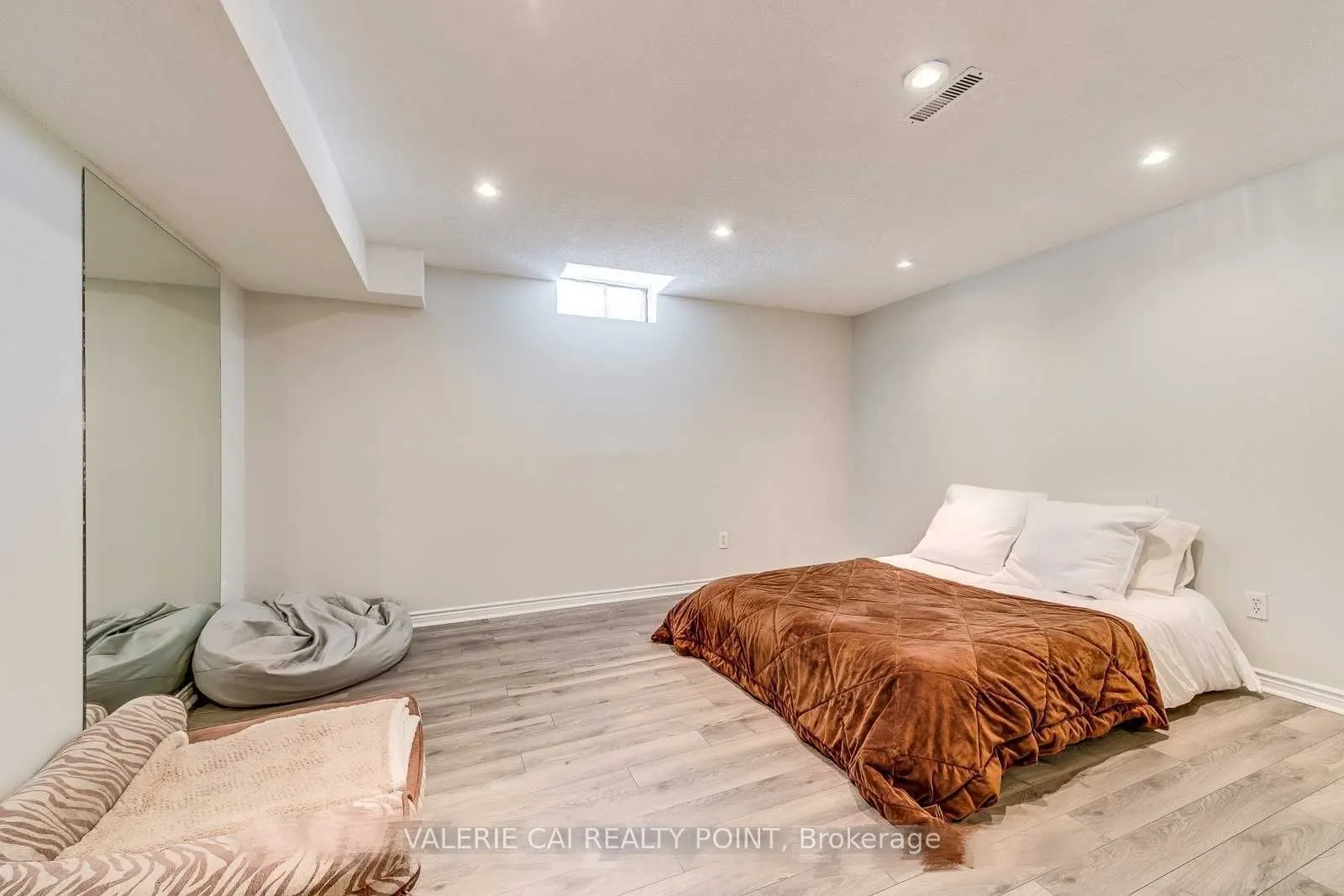 5859 Riverside Place