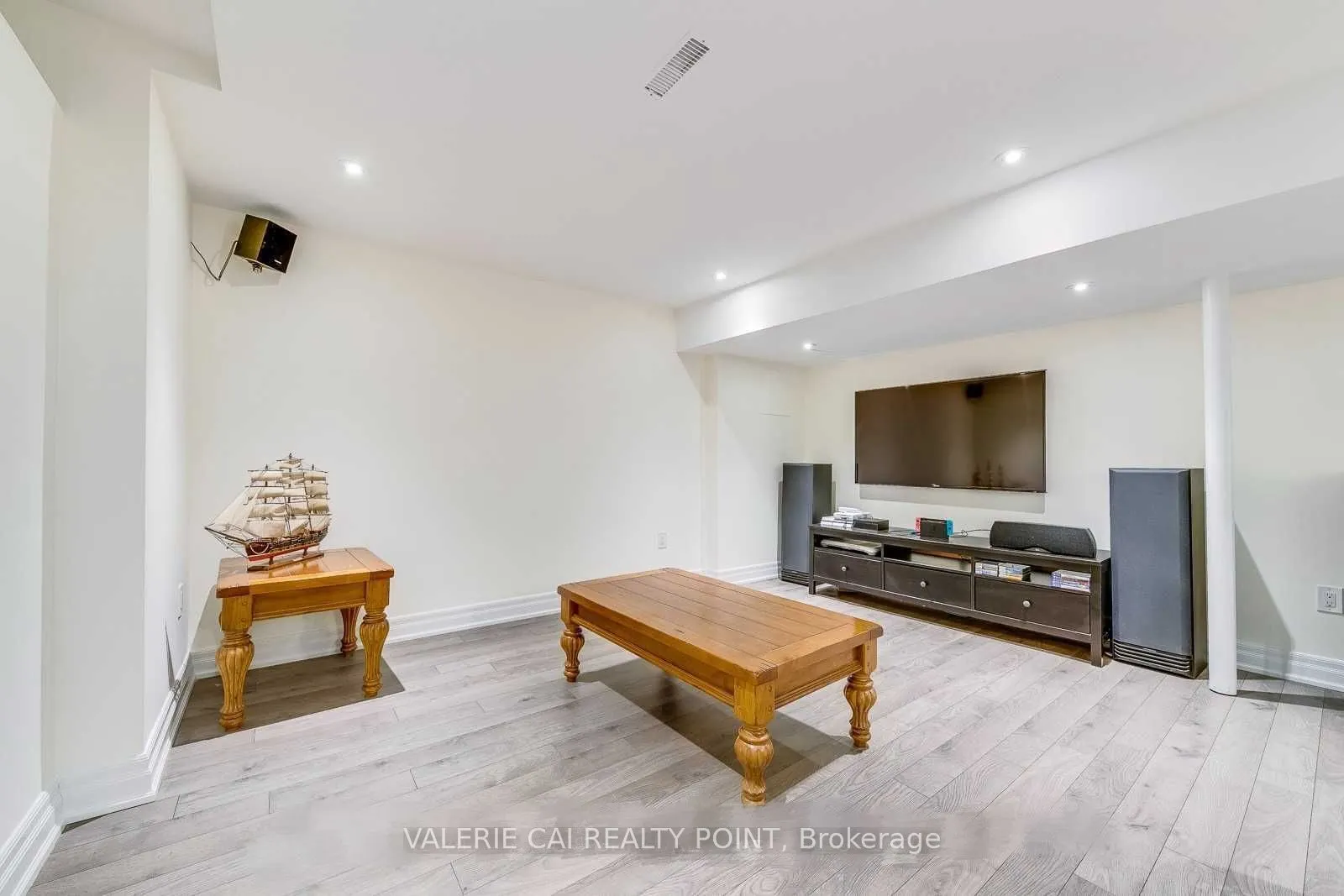 5859 Riverside Place