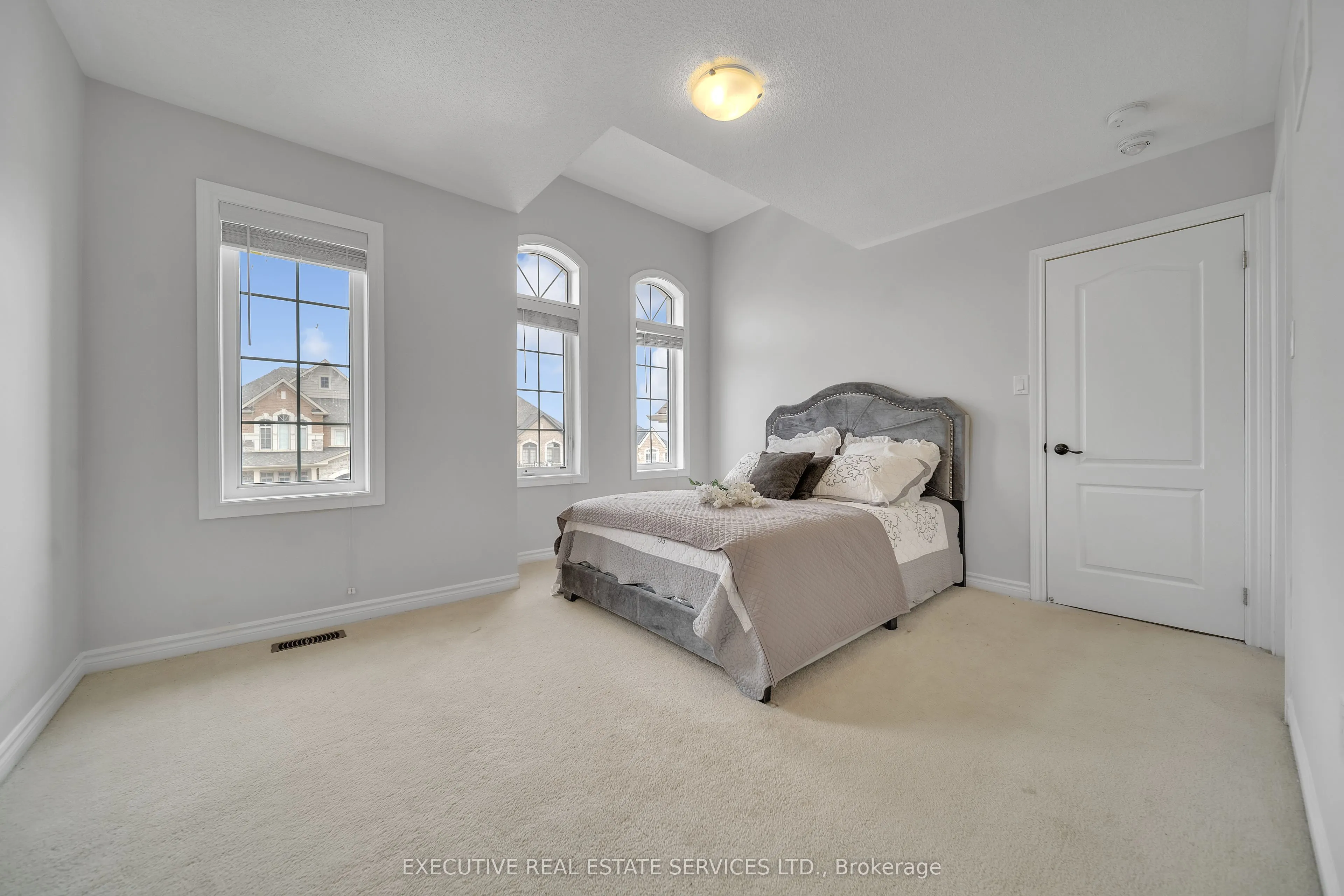 168 Thornbush Boulevard