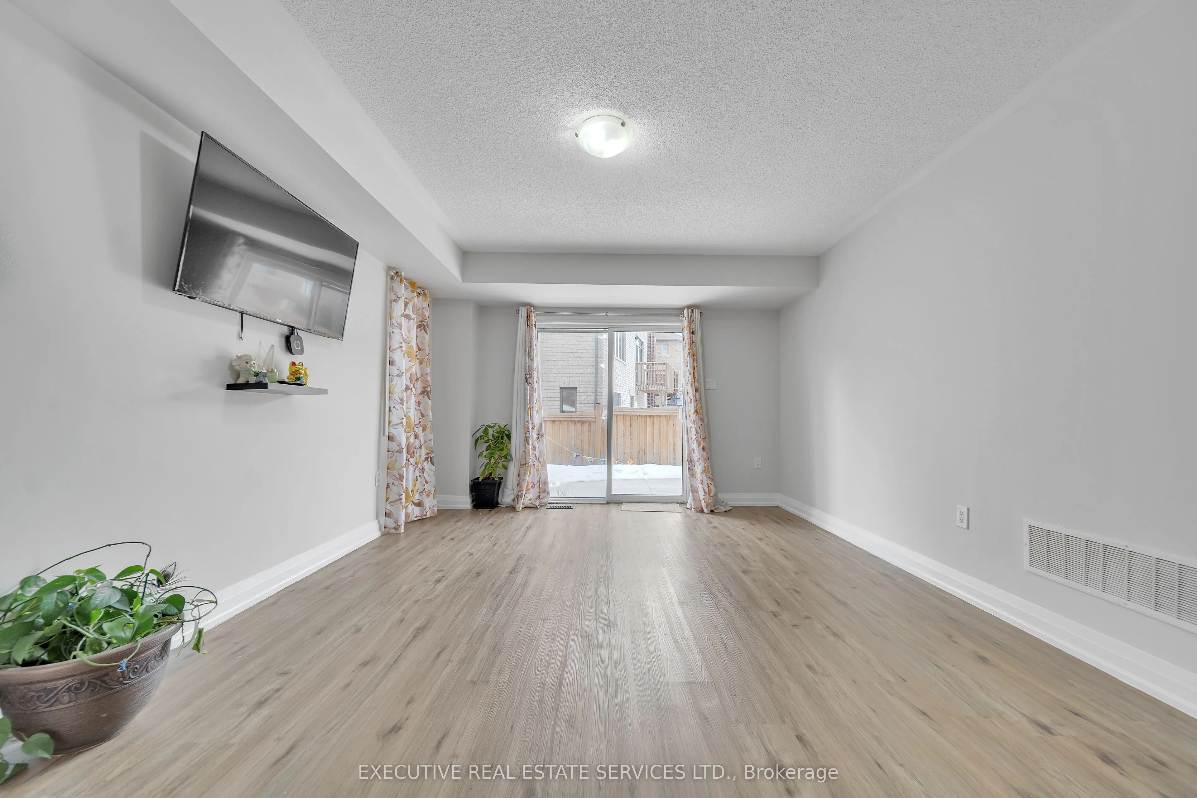 168 Thornbush Boulevard