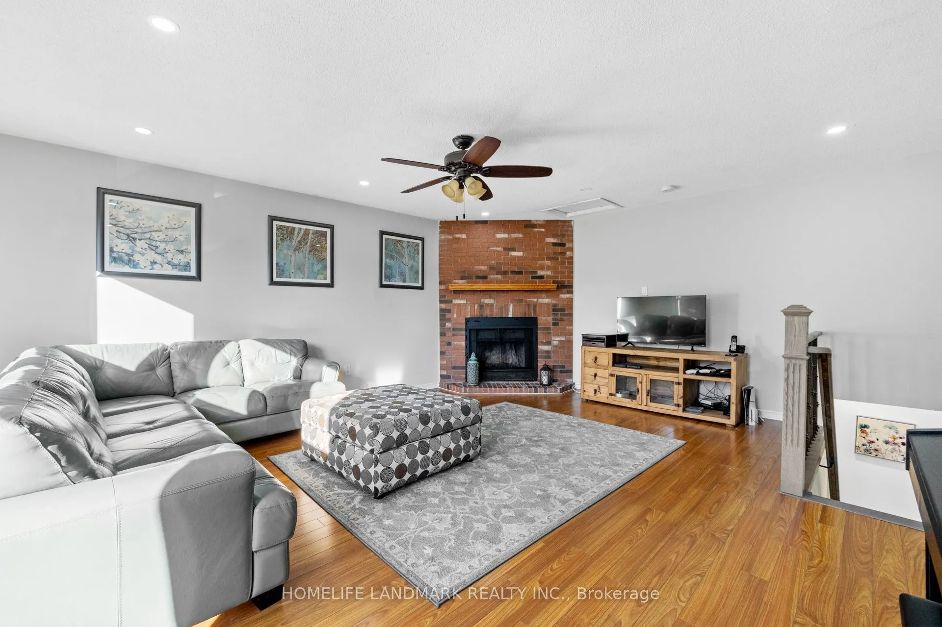 1544 Kirkrow Crescent