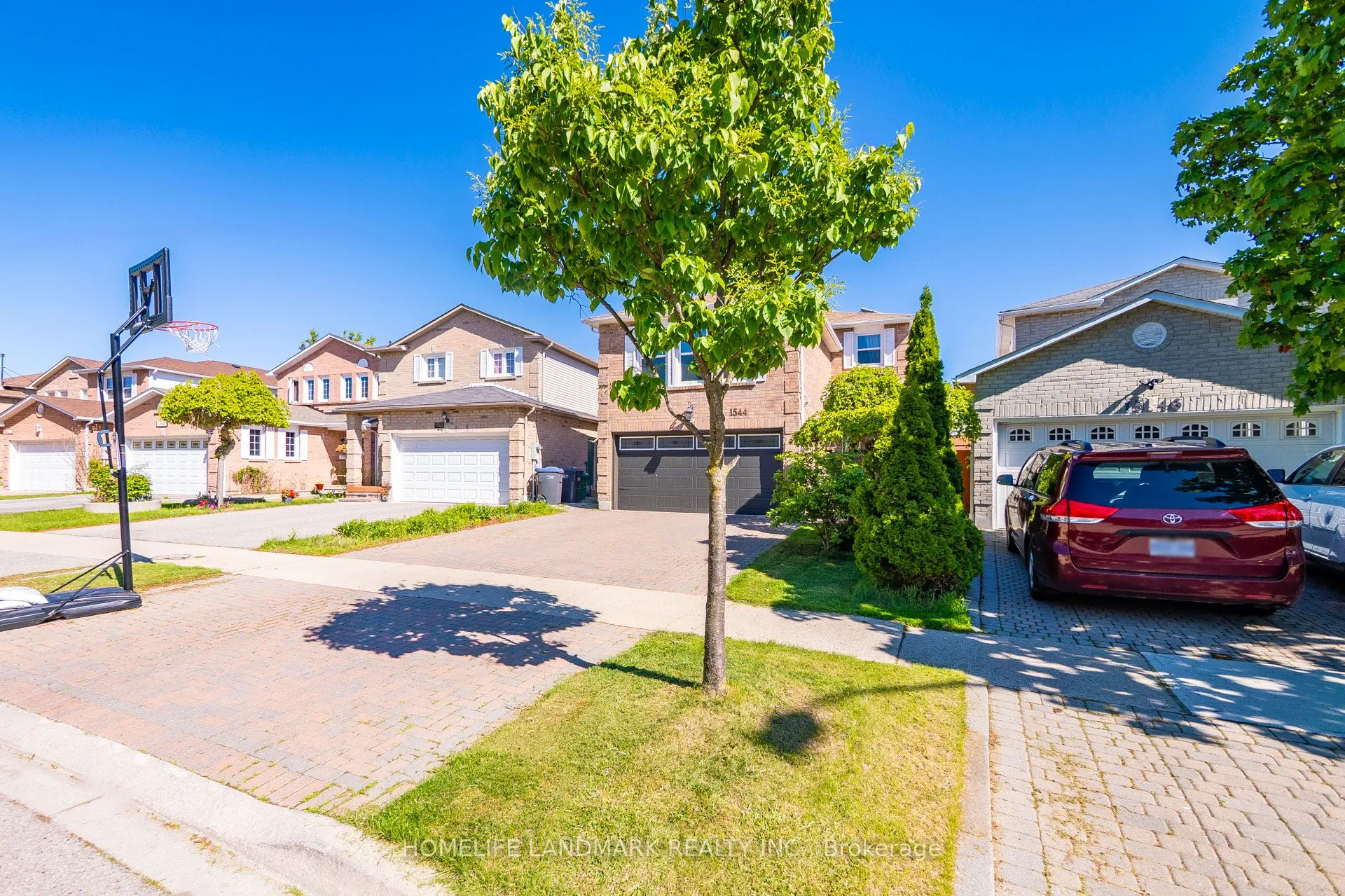 1544 Kirkrow Crescent
