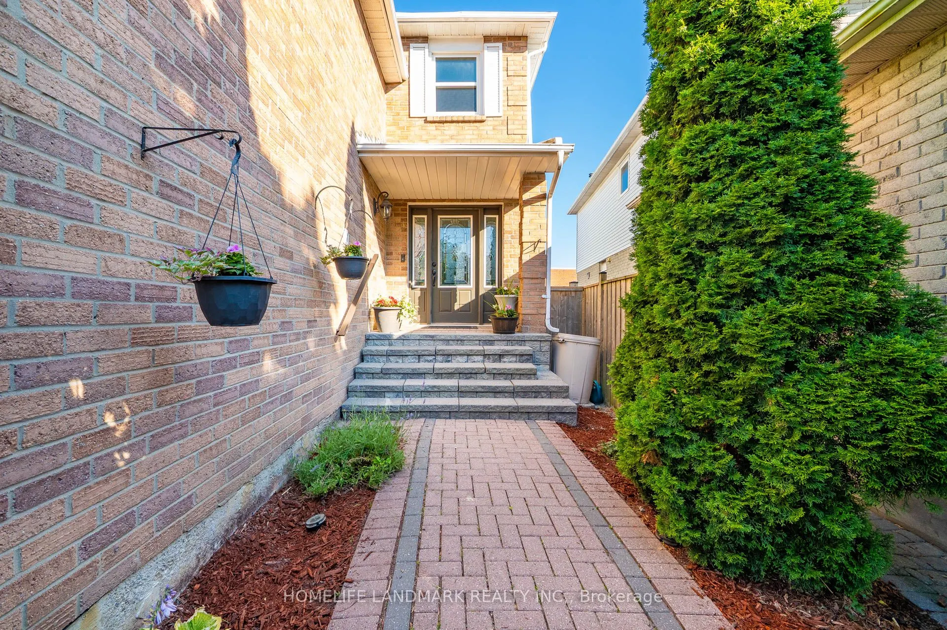 1544 Kirkrow Crescent
