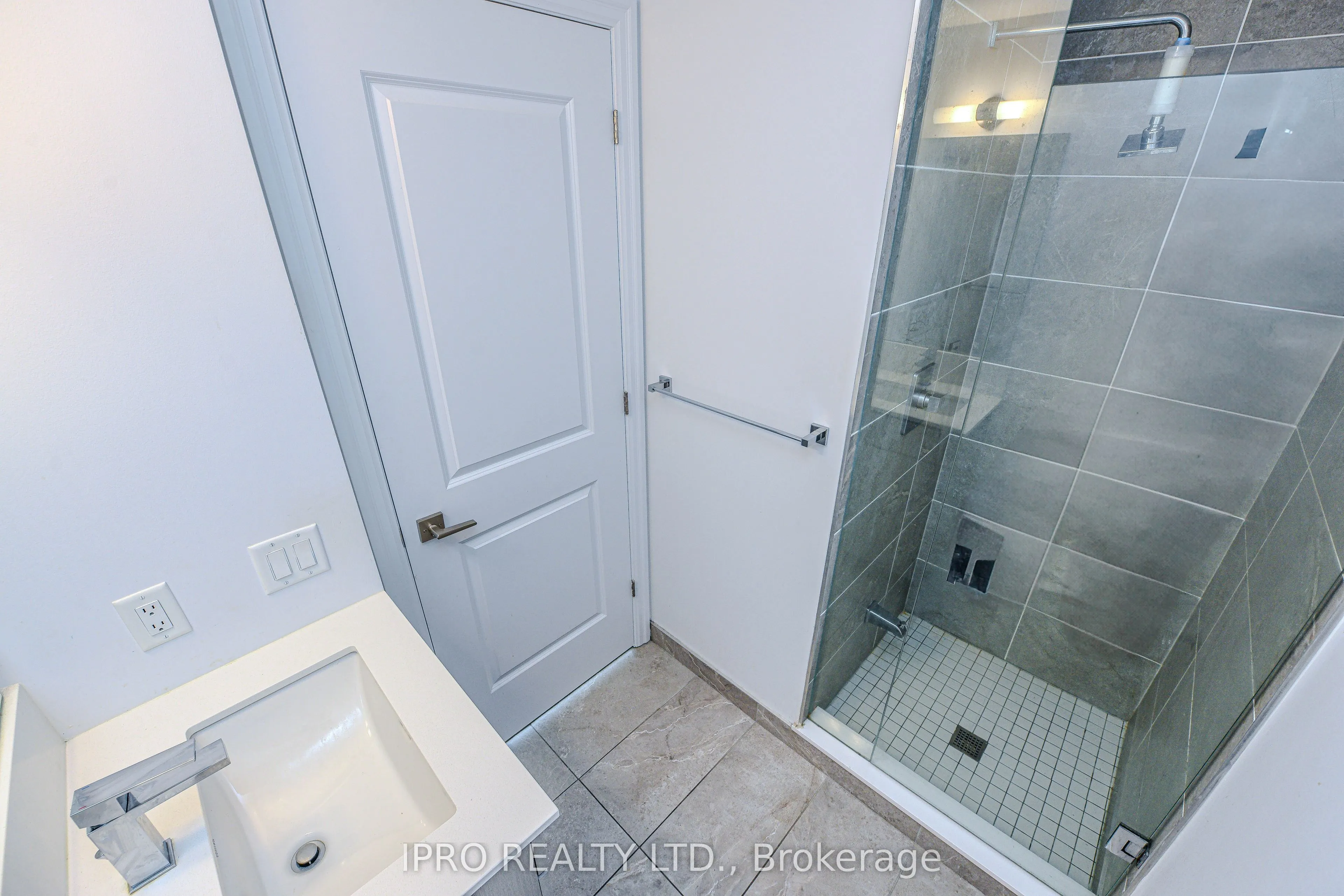 36 Elm Drive, #2505