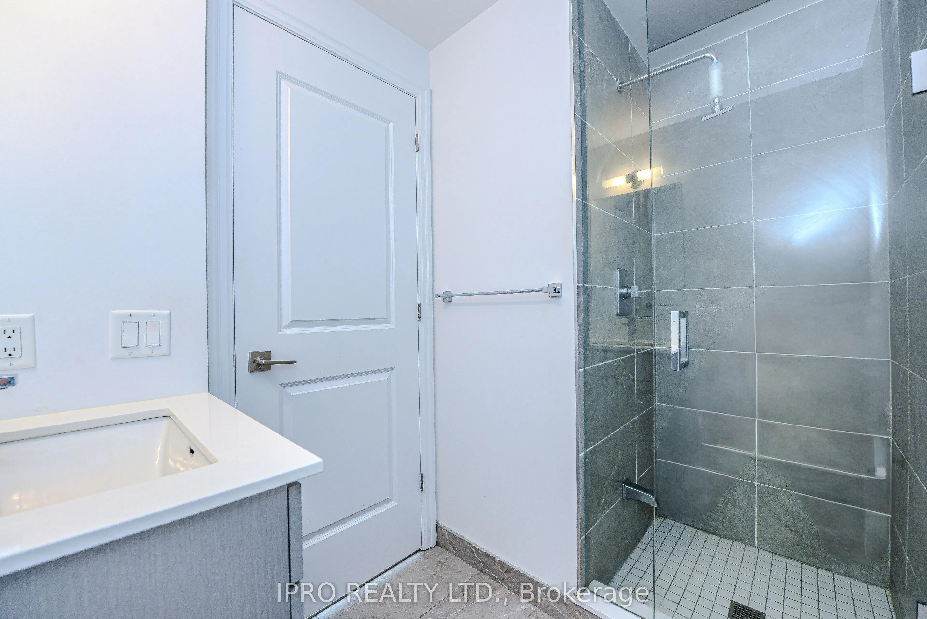 36 Elm Drive, #2505