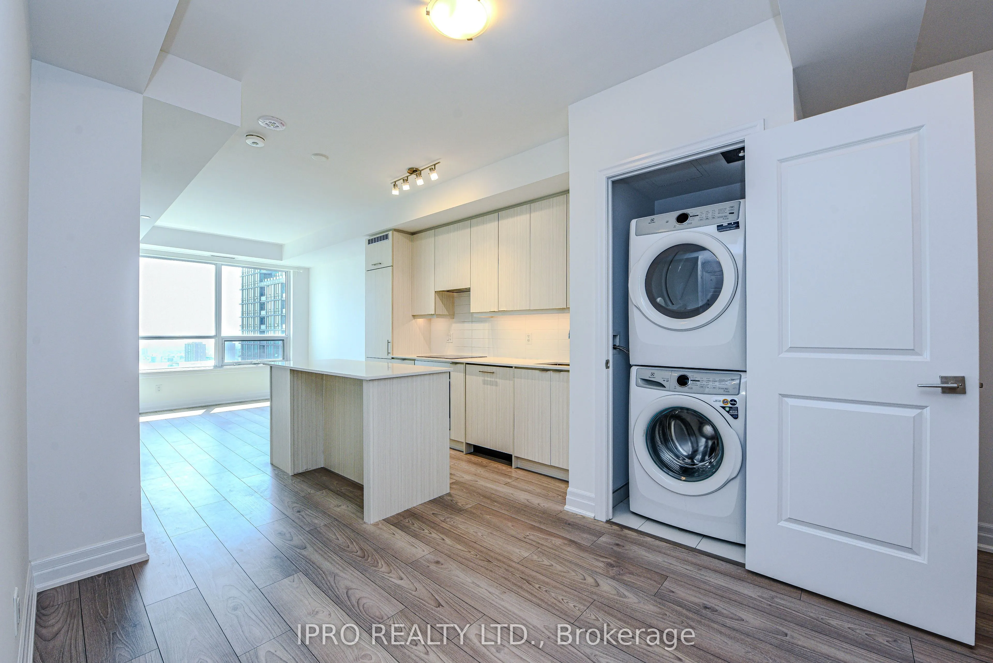 36 Elm Drive, #2505