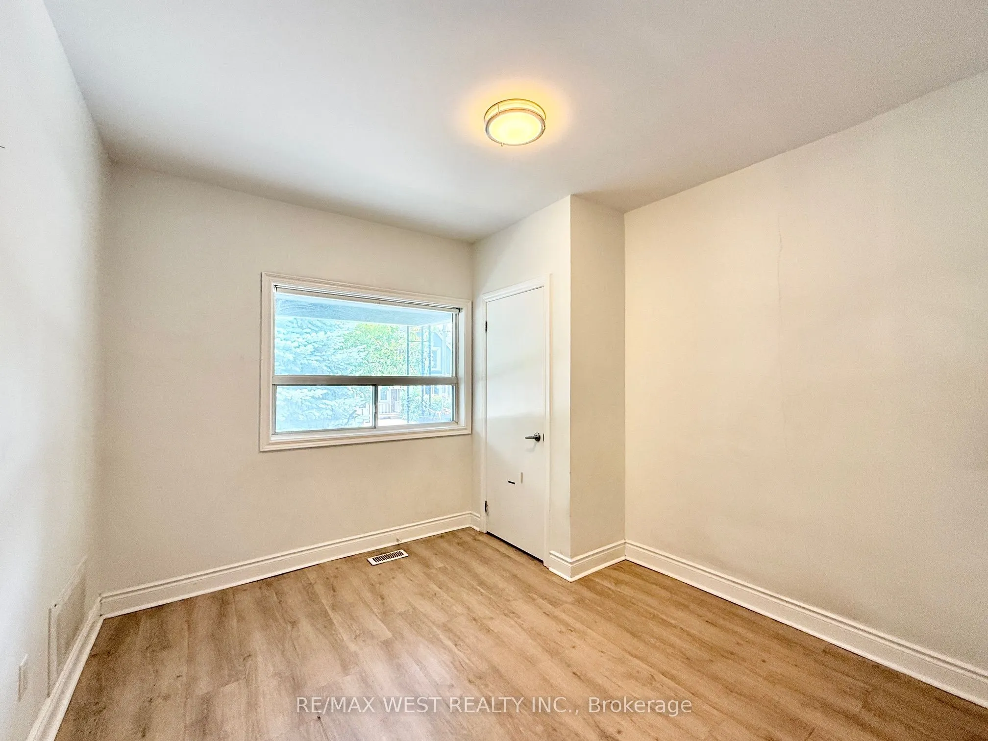 534 Gladstone Avenue, #Main