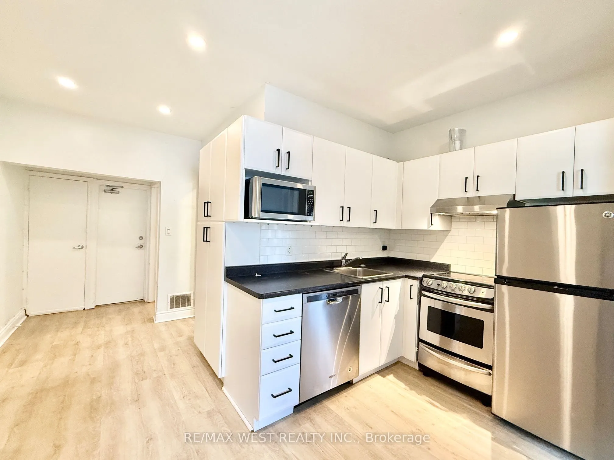 534 Gladstone Avenue, #Main