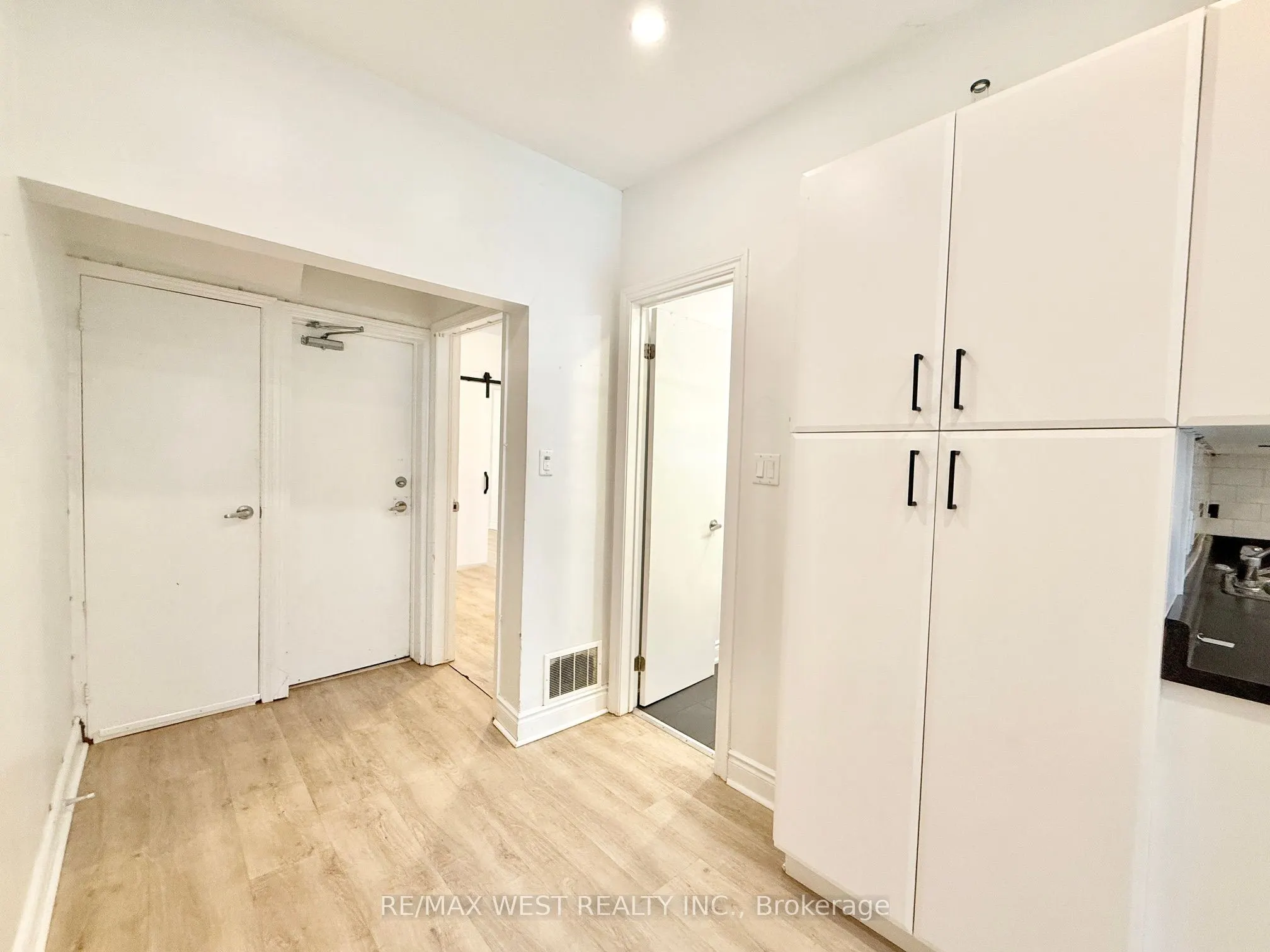 534 Gladstone Avenue, #Main