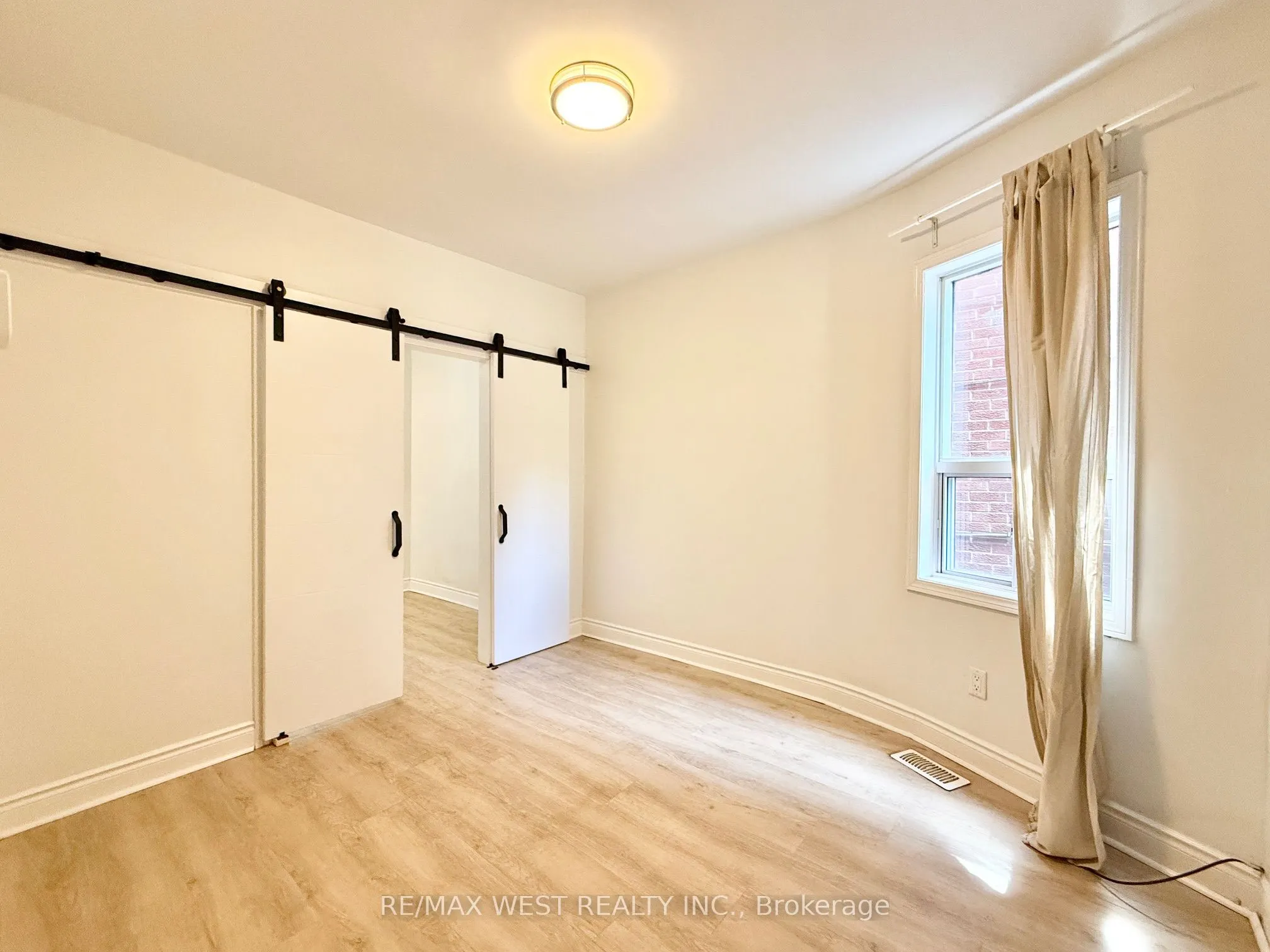534 Gladstone Avenue, #Main