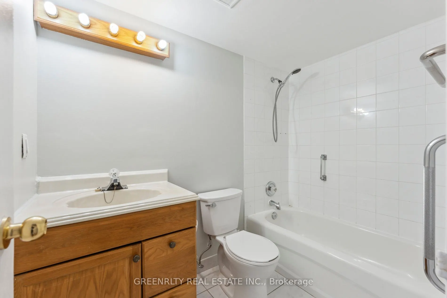 15 Kensington Road, #1903