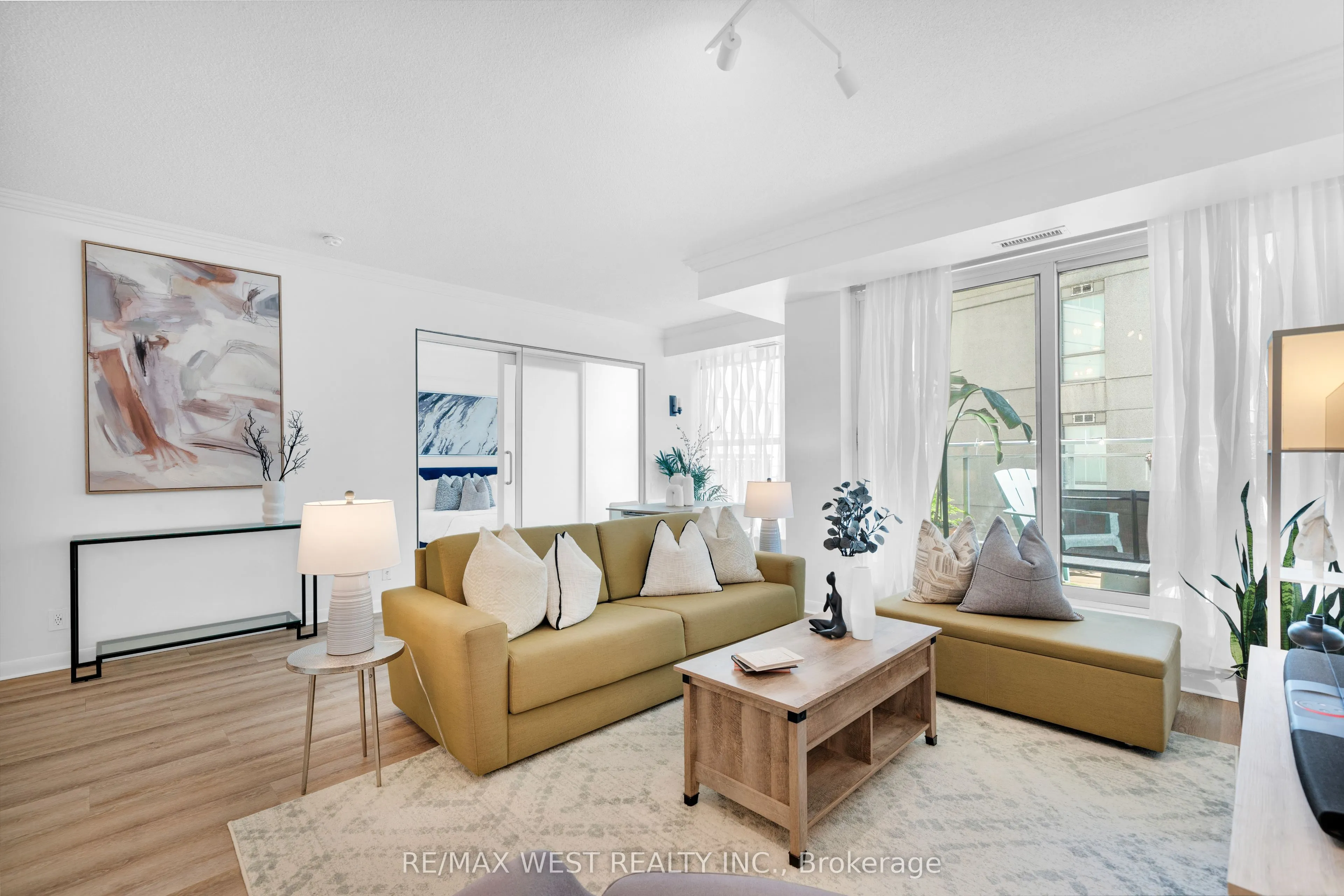 2067 Lake Shore Boulevard W, #202